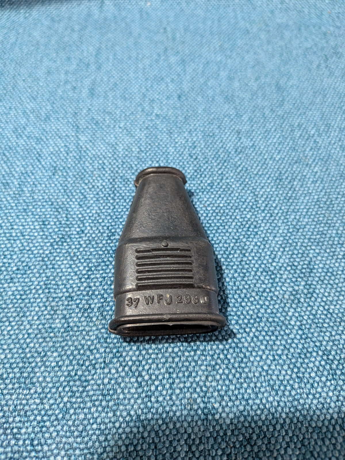 Gummischutzkappe für Kompaktstecker 2 Polig Caddy14D/Golf/Jetta/Scirocco/1/2/Passat/B1/B2/T3 Bus 171959459 NOS B26