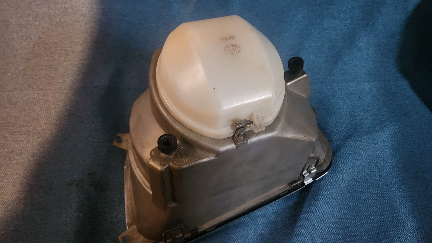 Audi 100 C1 Scheinwerfer Hella 104155 Nos A2