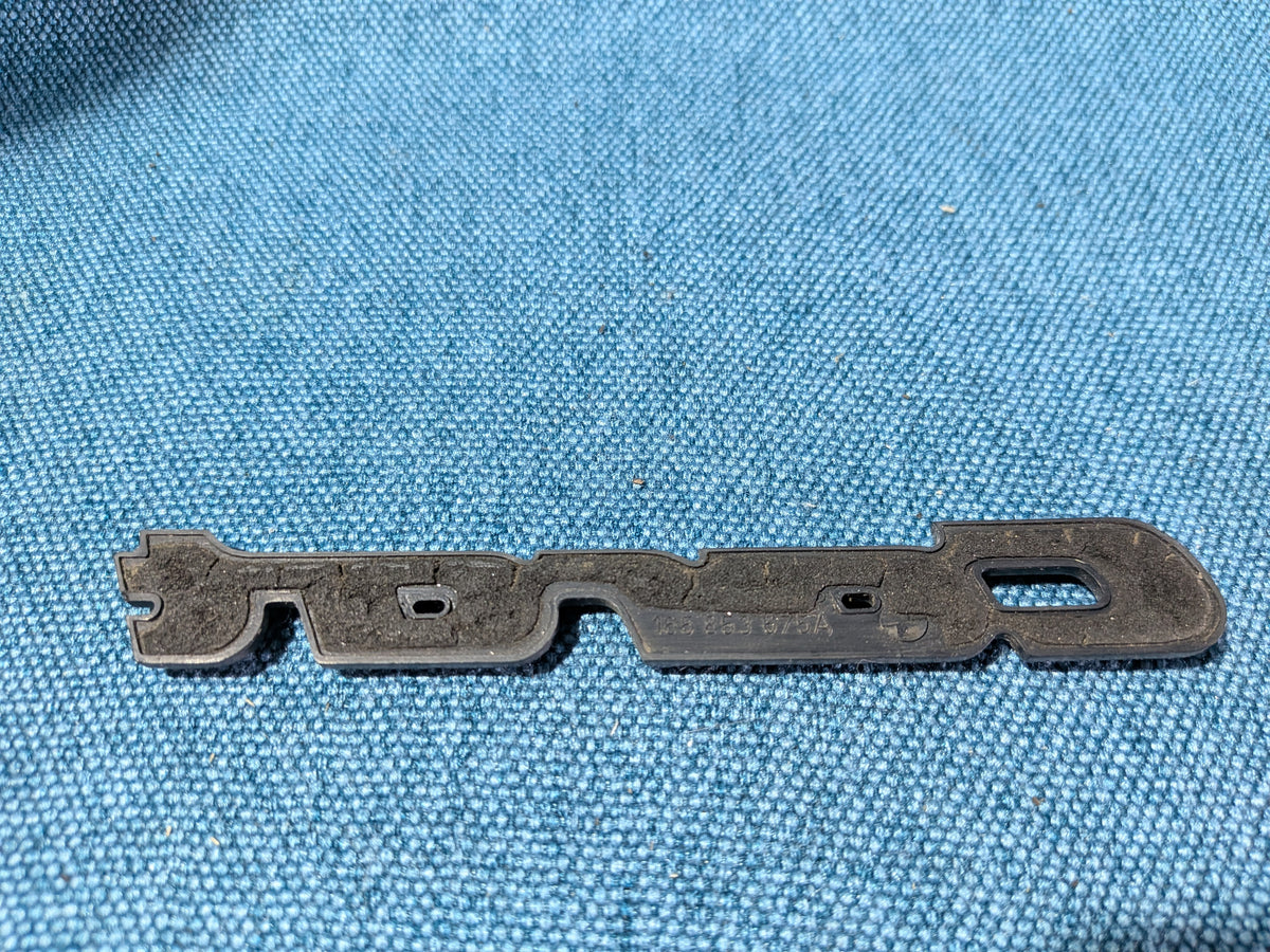 Lettering Emblem Carat Golf/Jetta/2 165853675A Used K2