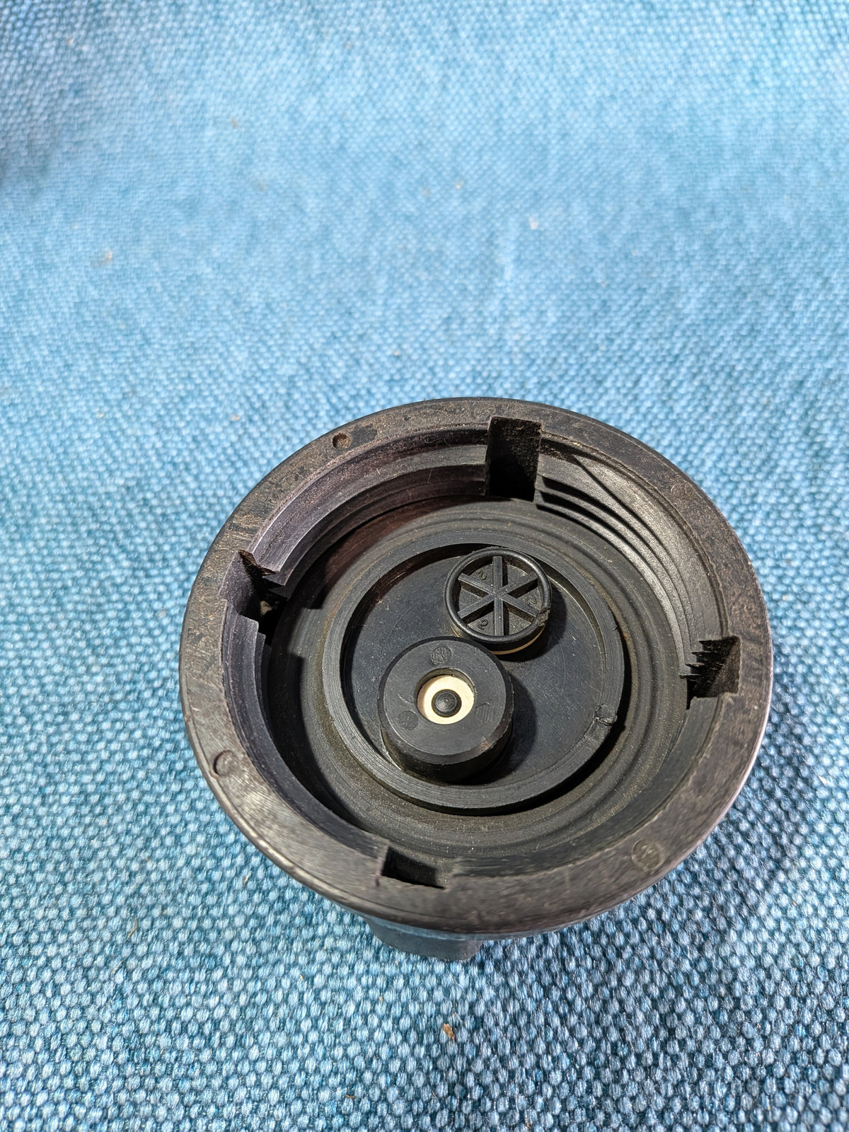 Deckel Kühlmittelbehälter Golf/Jetta/1/2/LT1/Passat B2/Polo 86C/Audi 80/90/B2/B3/B4/100/200/C2/C3/C4/A4 B5/A6 C4/A8 4D2/Cabriolet 171121321D Gebraucht B8
