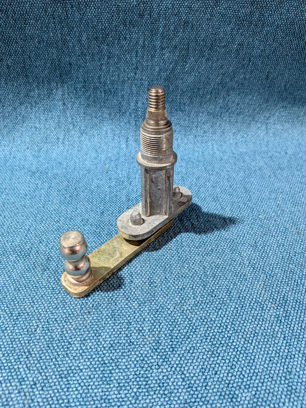 Scheibenwischerwelle mit Lager links Passat/B3/B4 358955215 NOS B6