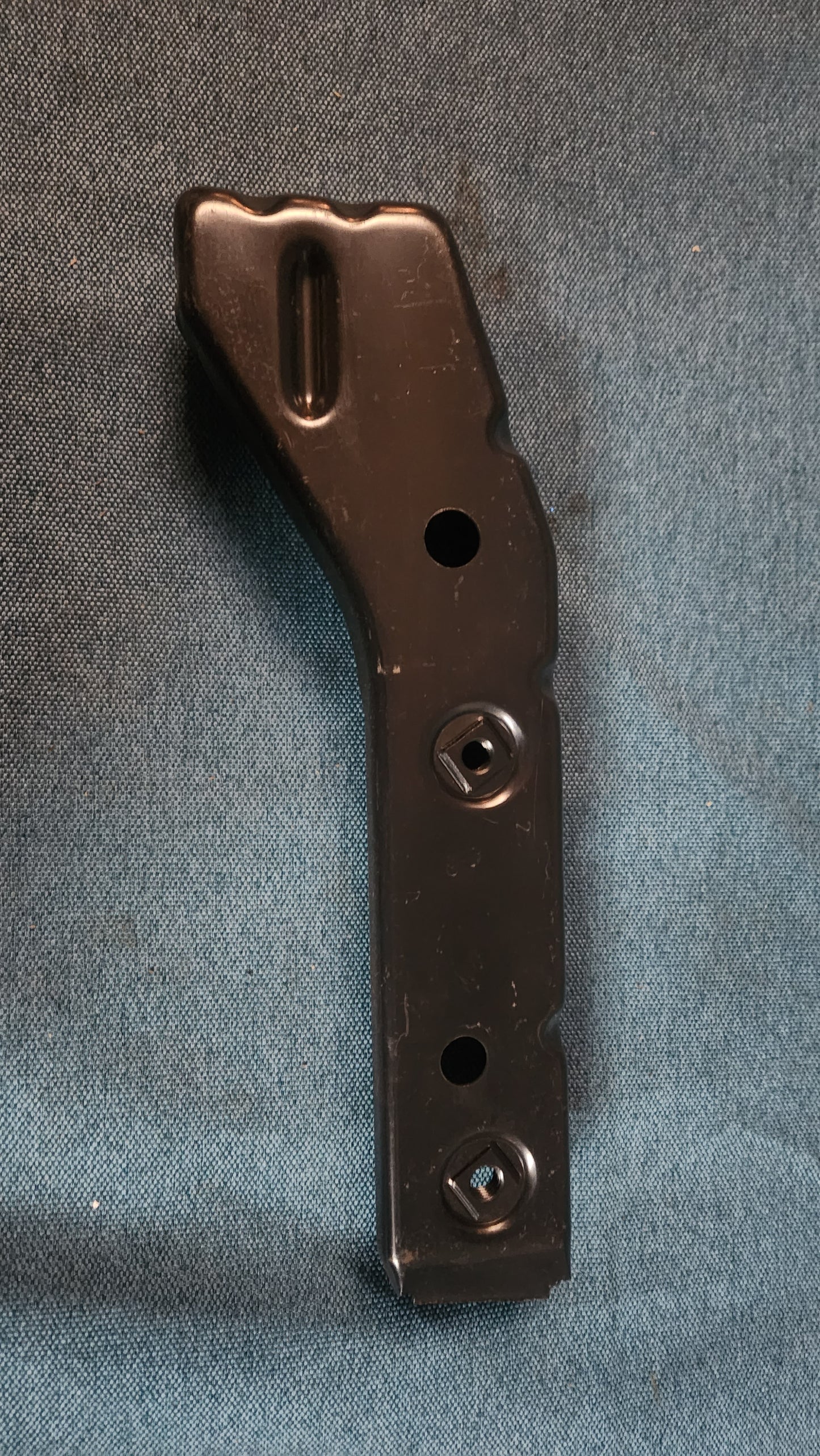 VW Passat 35i B4 Stoßstangenhalter rechts hinten 3A0807332 Nos A3