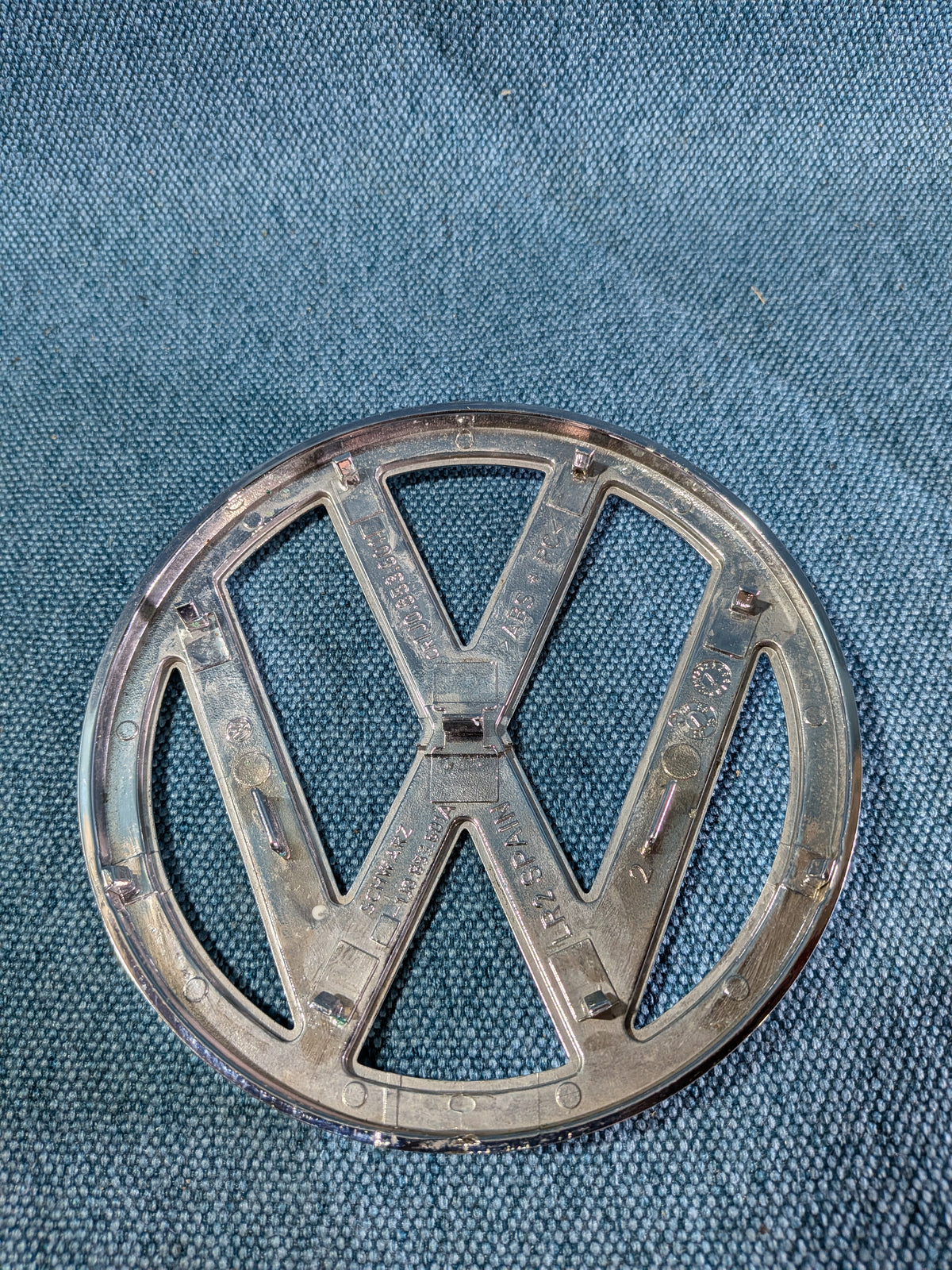 VW Emblem Chrome Grille Golf4/Bora/Polo 6N 1J0853601 Used C7