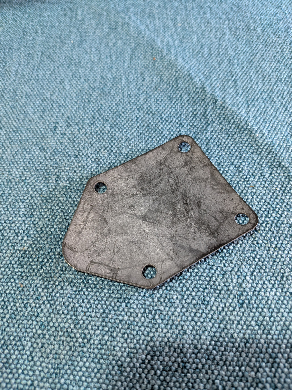 Alipainepumpun kalvo Caddy14D/Golf/Jetta/1/2/Iltis/Passat/B2/B3/Santana/T3-bussi/Audi 80/90/B2/B3 068198821A NOS/Uusi I9