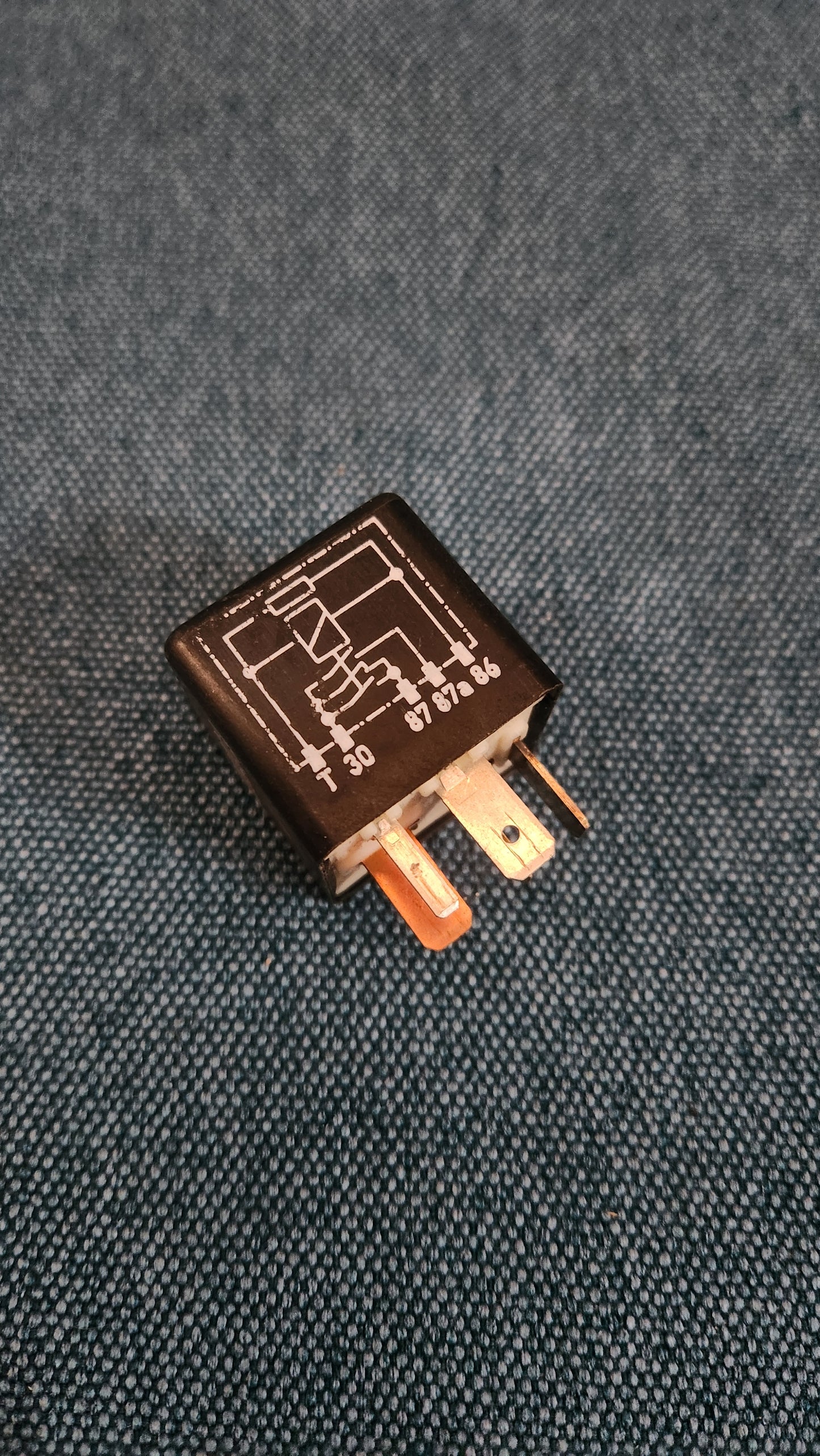 Multifunktionsrelais 219 Audi A4 B5/A8 4D/A6 C5/V8/100/200/C4/Passat B4/3B/BG 443951253AA Gebraucht J5