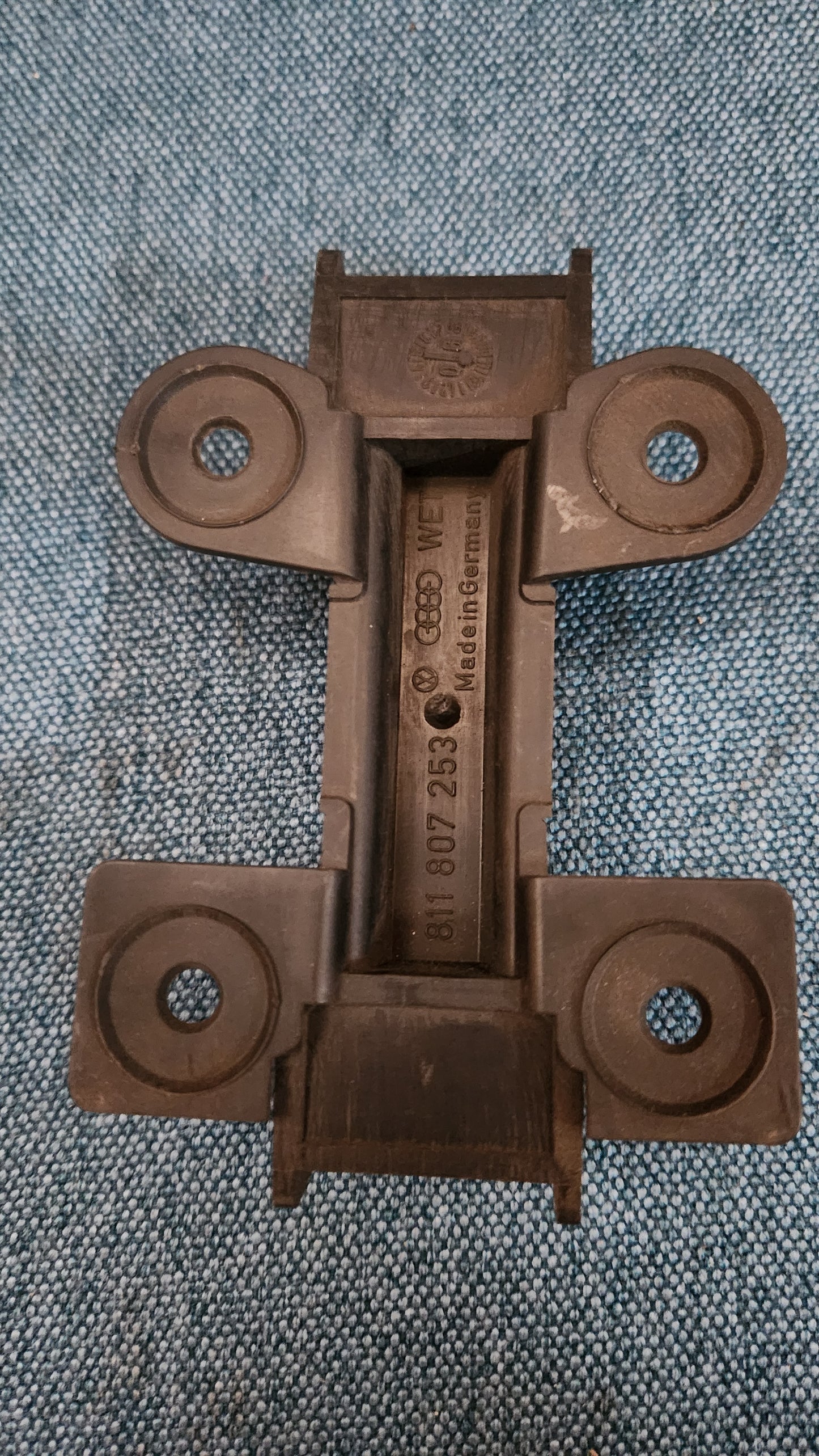 Bumper Bracket Side Audi 80/90/B2/Type 81/85/100/200/C3 Type 44 811807253 Nos G8