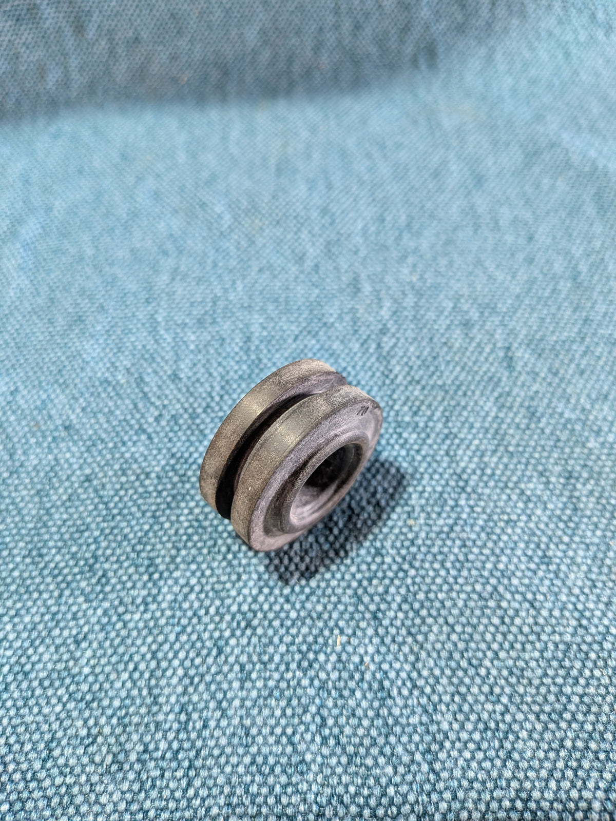 Tülle für Ladeluftkühler Audi A6/C7 050129669 NOS B14