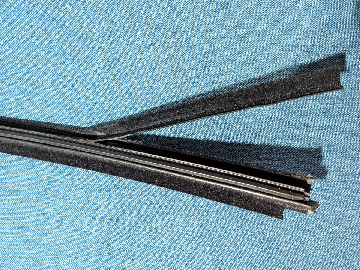 Fensterführung Gummidichtung Passat/35I/B4 3A9839431 NOS B20