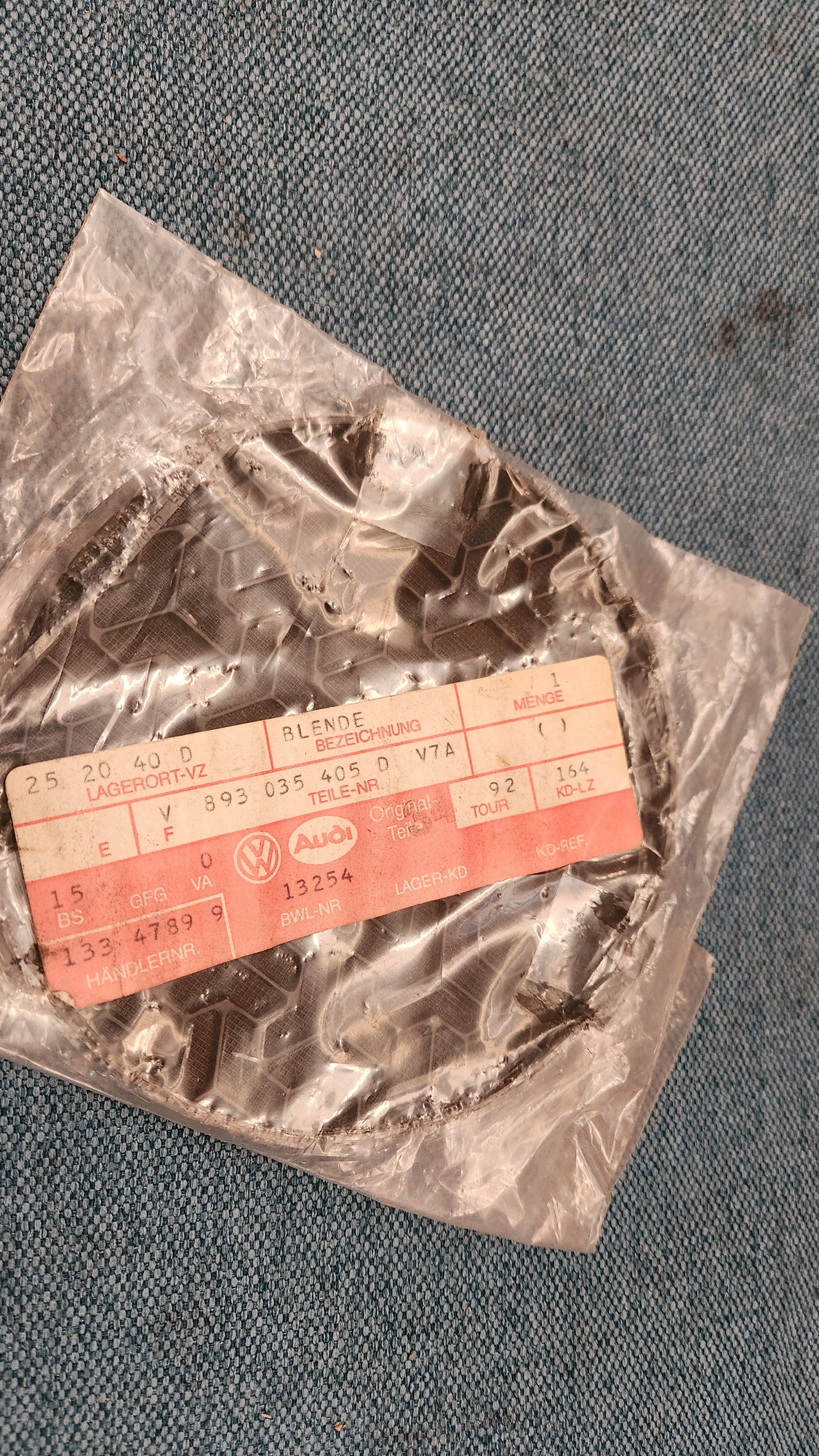 Audi 80/90/B3/B4/Coupé/Cabrio/Typ 89 Boxengitter für Armaturenbrett schwarz 893035405D Nos A3