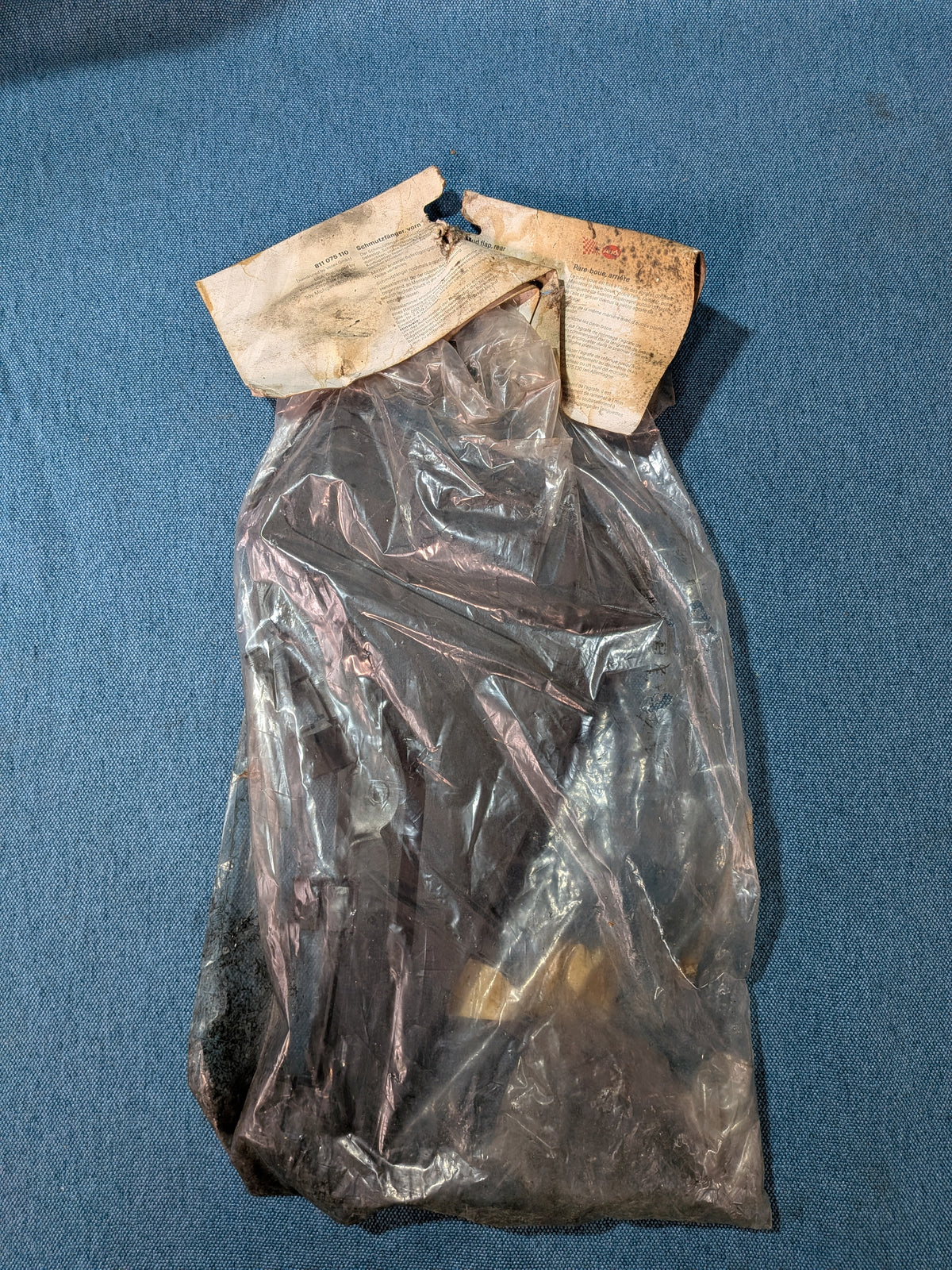 Roiskeläpät Votex Audi 80/90/B2/Coupe/Quattro 811075110 NOS B13