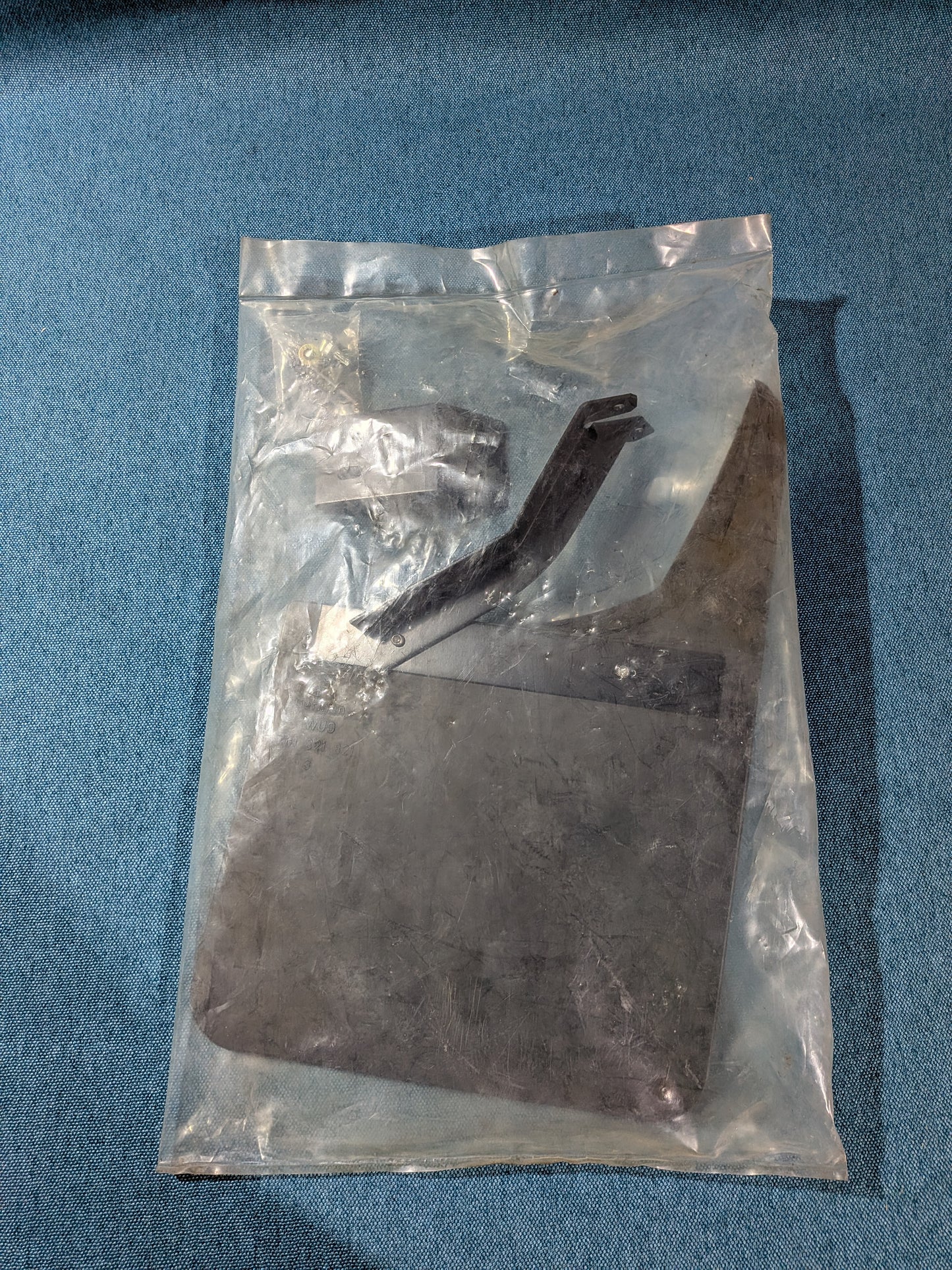 Schmutzfänger mit Anbau Material T4 Bus Hinten Links 701821811 NOS G2