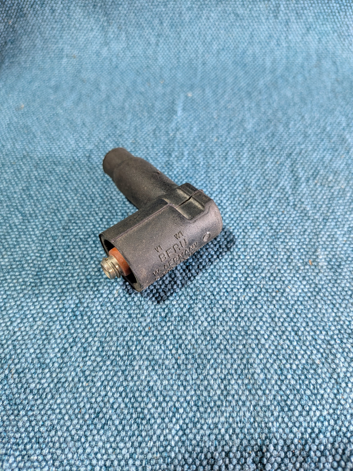 Beru Plug Distributor 0300513119 Caddy/14D/2 9KV/Corrado/Derby/Golf/Jetta/1/2/3/4/Vento/LT1/Lupo/Passat/B2/B3/B4/Polo/86C/6N/Santana/Scirocco2/T3/T4 Bus/Wartburg/Audi 80/90/B2/B3/B4/100/200/C3/C4/A6 C4/Cabriolet/Coupe 036035281A NOS/New B7