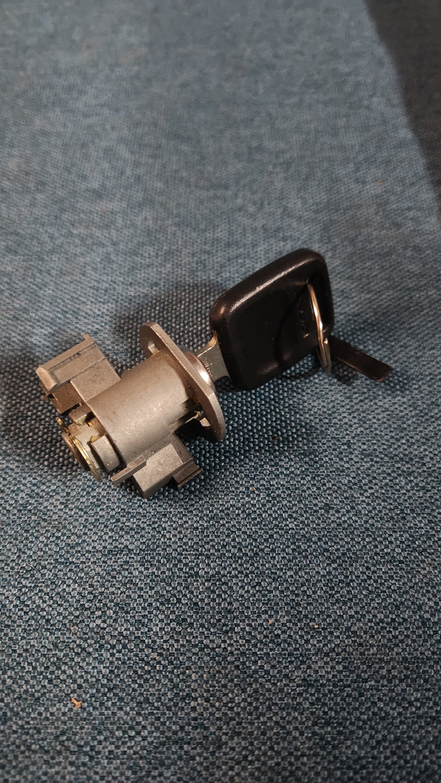 Schließzylinder mit Gehäuse Tür Audi 80/B3/B4/100/200/C3/C4/V8 893837063 Nos K7