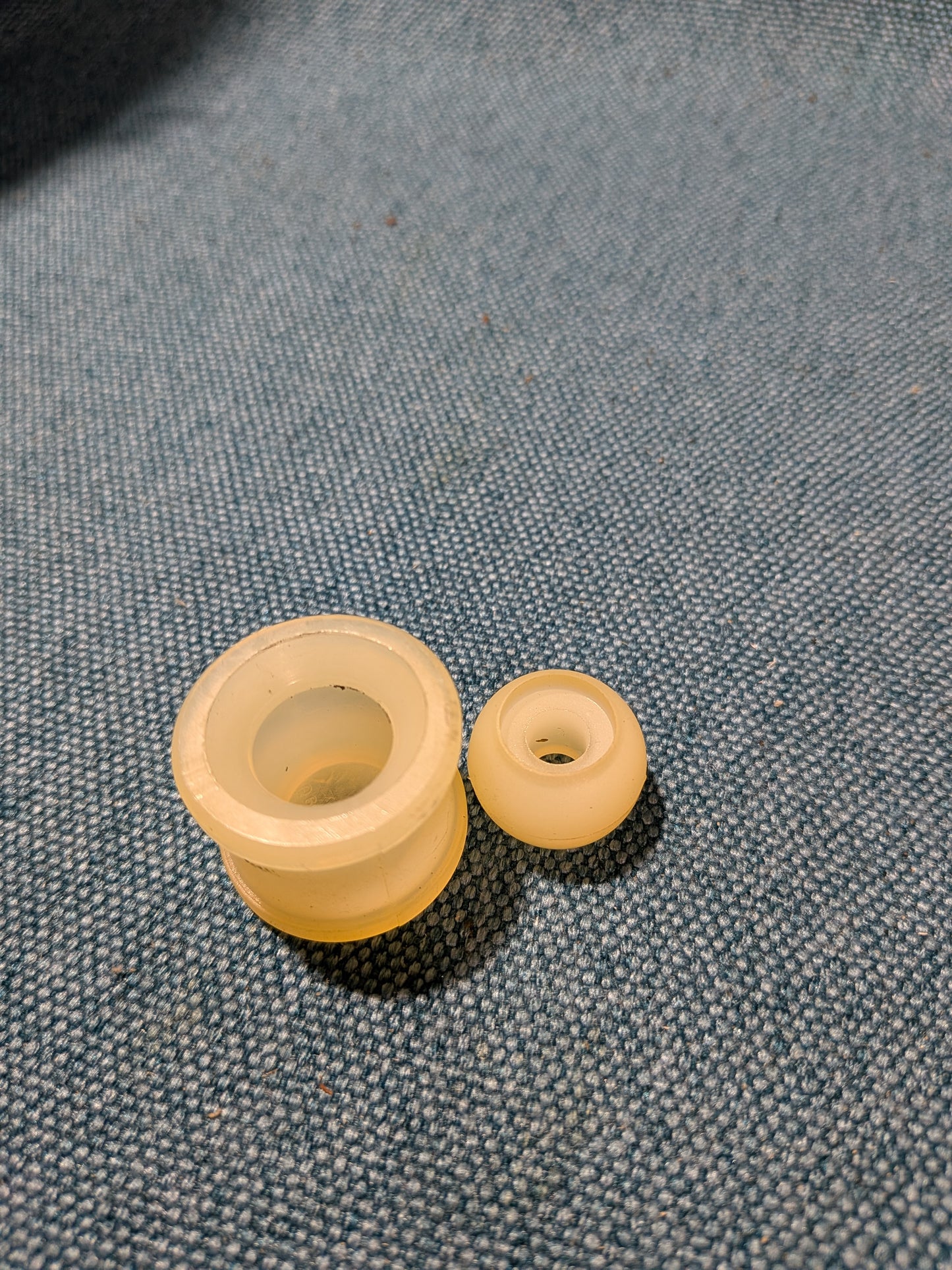 Bushing and Ball for Gear Linkage T4 Bus 701711166 NOS A7