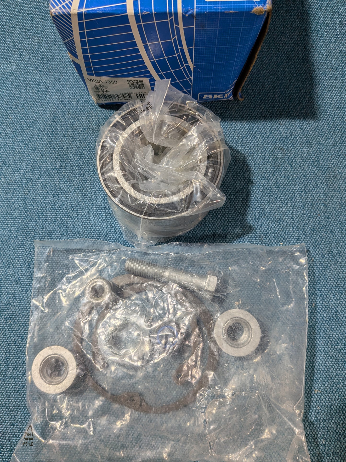 Wheel bearing kit SKF VKBA 1358 Caddy 2 9KV/Corrado/Golf/Jetta/2/3/4/Vento/Passat/B3/B4/Polo 6N/357498625C NOS/New A27