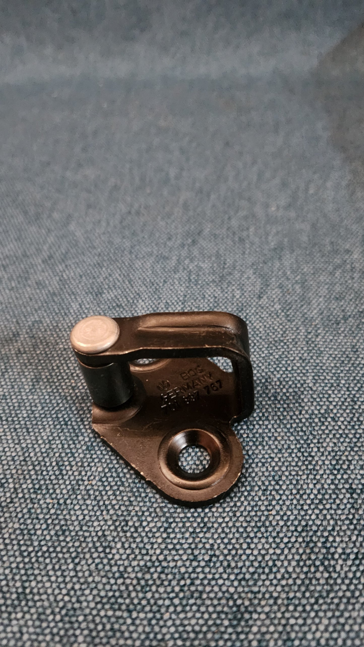 Door lock striker T4 Bus 701837767 Nos H3/M8