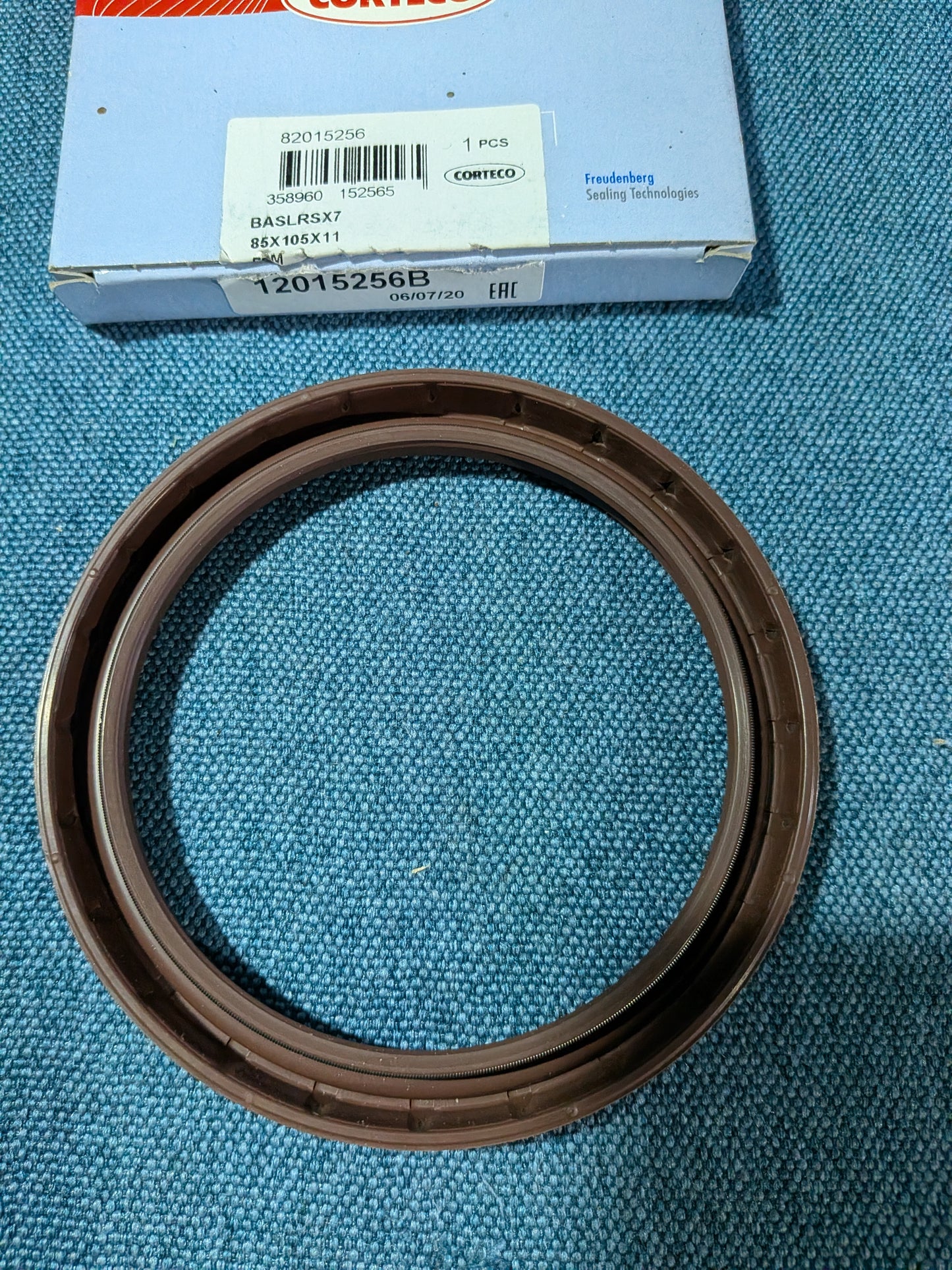 Crankshaft seal Corteco 12015256B Caddy 2 9KV/Corrado/Derby/Golf/Jetta/1/2/3/4/Vento/Iltis/K70/Karmann Ghia/LT1/Lupo/Passat/B1/B2/B3/B4/Polo/86C/6N/Santana/Scirocco/1/2/T3/T4 Bus/Audi 80/90/B1/B2/B3/B4/100/200/C3/C4/A4 B5/A6 C4/V8 068103053 NOS/New