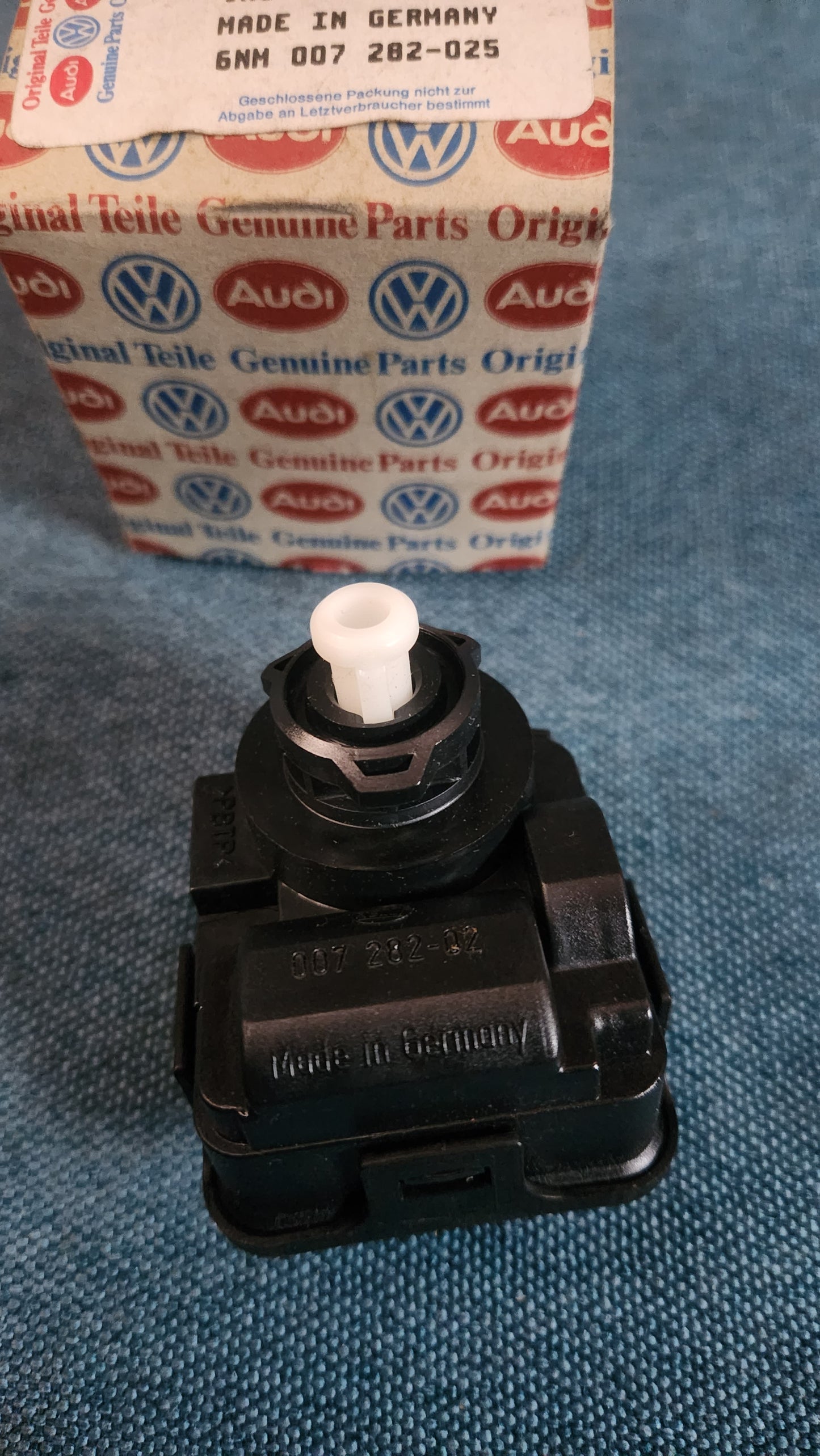 Headlight range control actuator for Golf 3/Vento/Audi 80 B4/Passat B4/T4/100/200/A6/C4/A4 B5 1H0941295E Nos I5