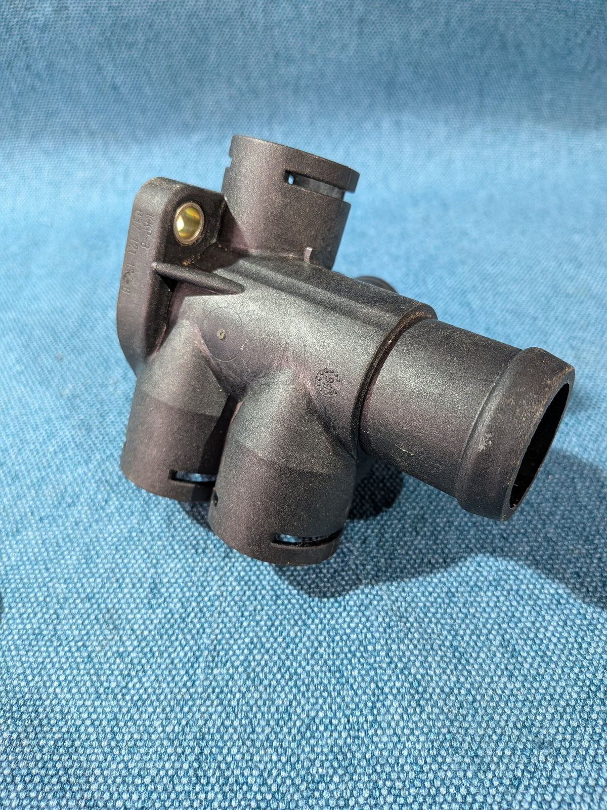Kølevandsflange foran 1,6l/1,8l inklusive pakninger Caddy14D/Golf/Jetta/1/2/Scirocco2 037121132B NOS G5