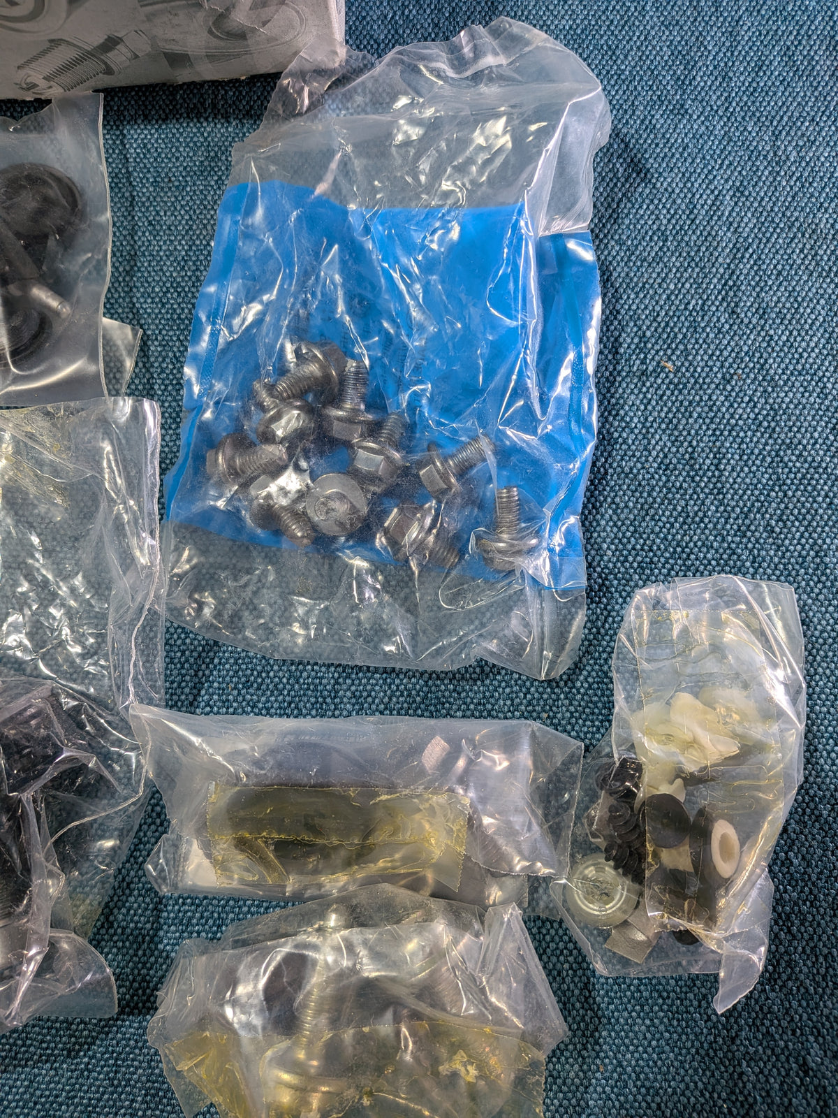 Fastening kit screw set door/door panel Caddy/2K/3 2K0898619 NOS G3