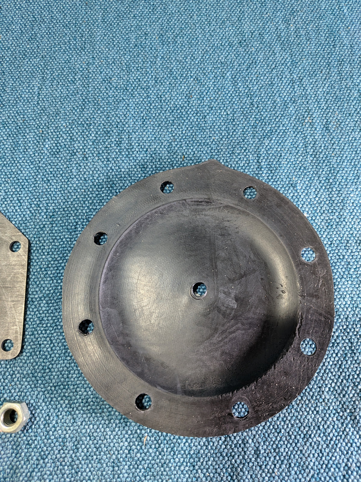 Membrane für Vakuumpumpe Caddy14D/Golf/Jetta/1/2/Iltis/Passat/B2/B3/Santana/T3 Bus/Audi 80/90/B2/B3 068198821A NOS/Neu B24