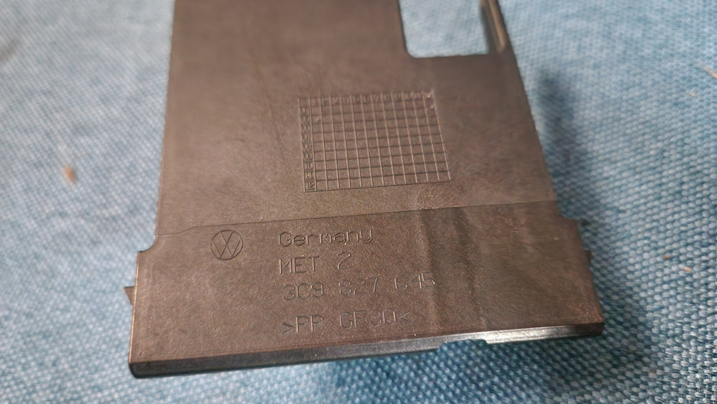 Passat 3C B6 Golf 5 Abdeckung Heckklappenschloss nos 3c0827645