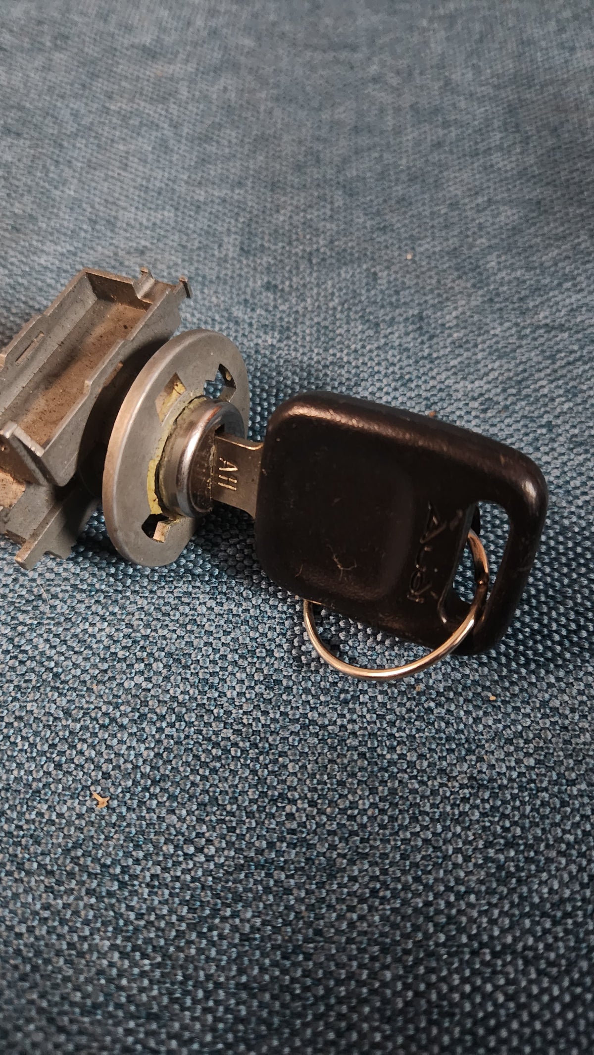 Door lock cylinder with housing for Audi 80/B3/B4/100/200/C3/C4/V8 893837063 Nos K7