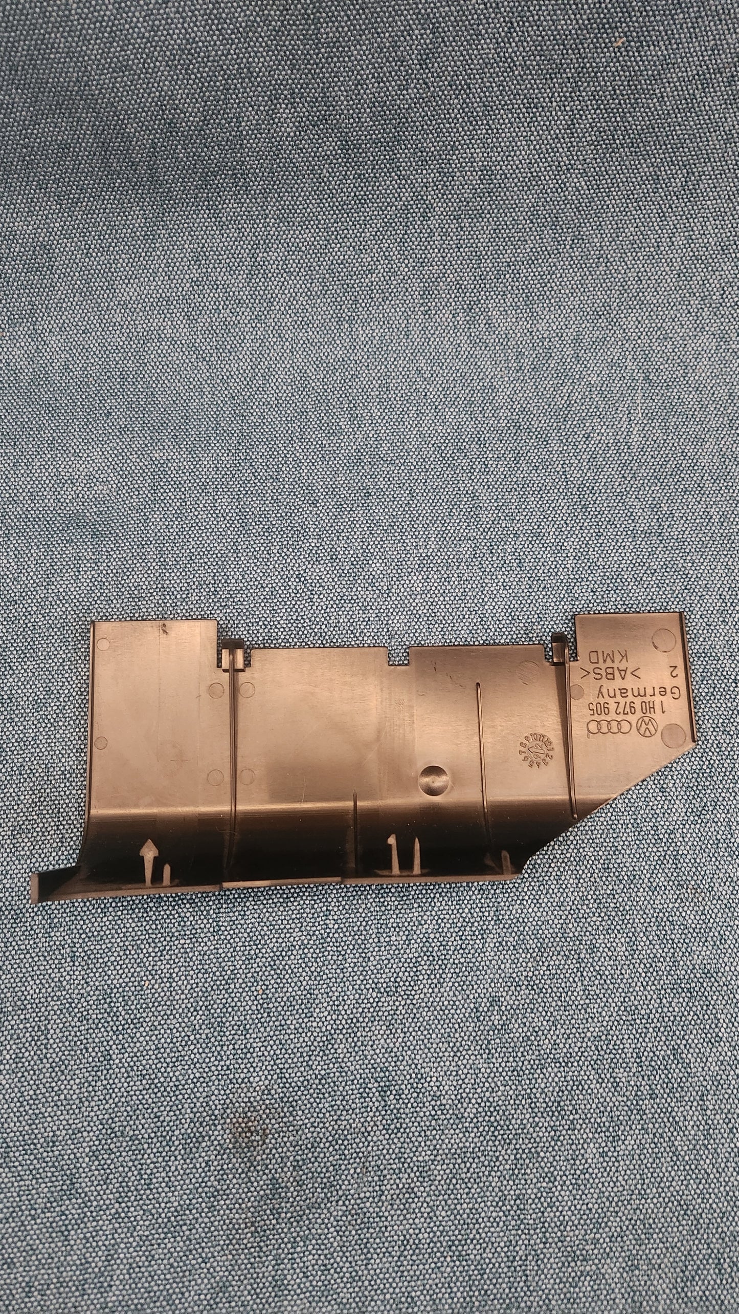 Radio Compartment Trim Golf3/Vento 1H0972905 Nos M5