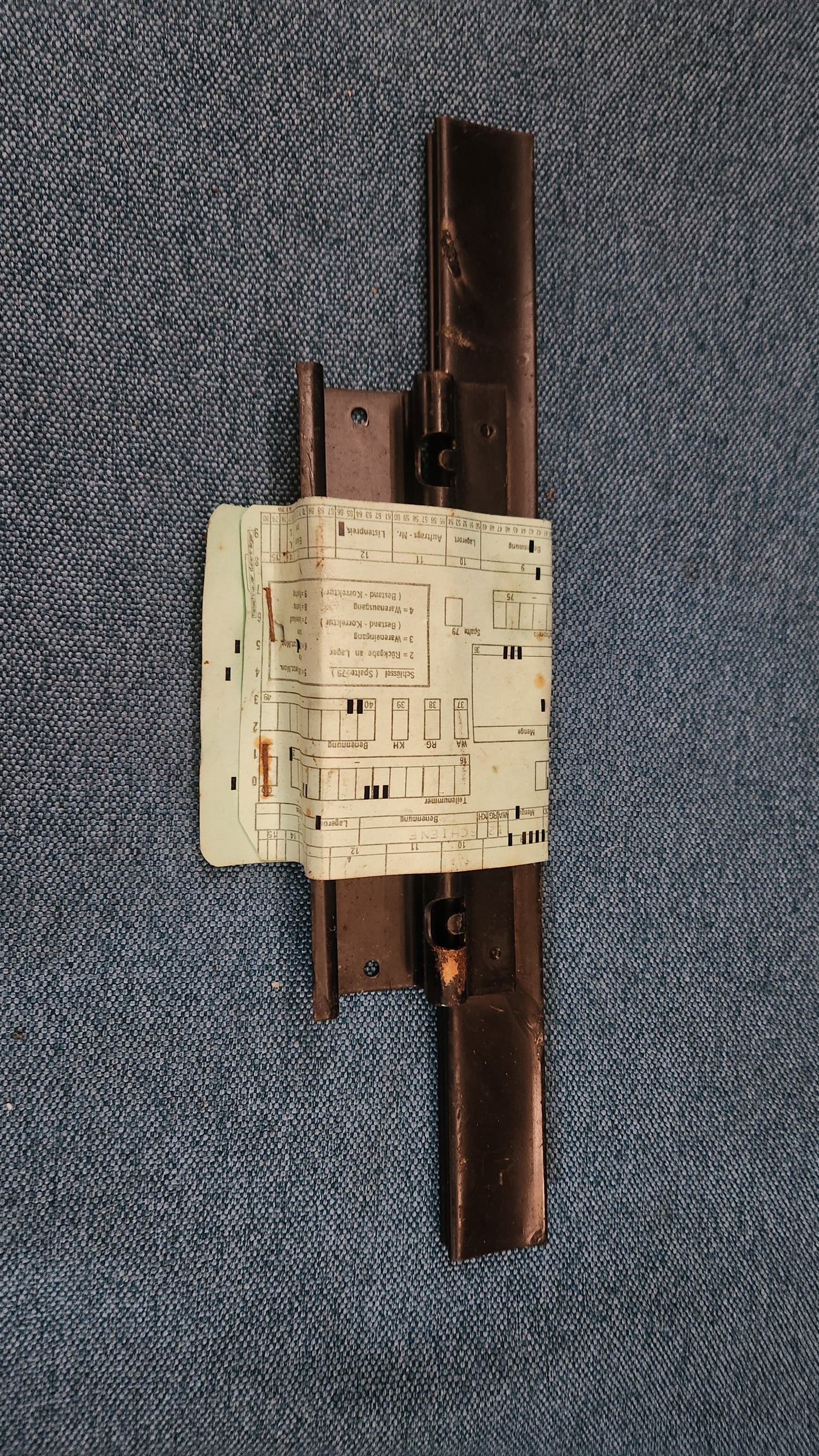 Schiene Fenster/Scheibe Audi 80/Passat/B1 823837571 Nos K5