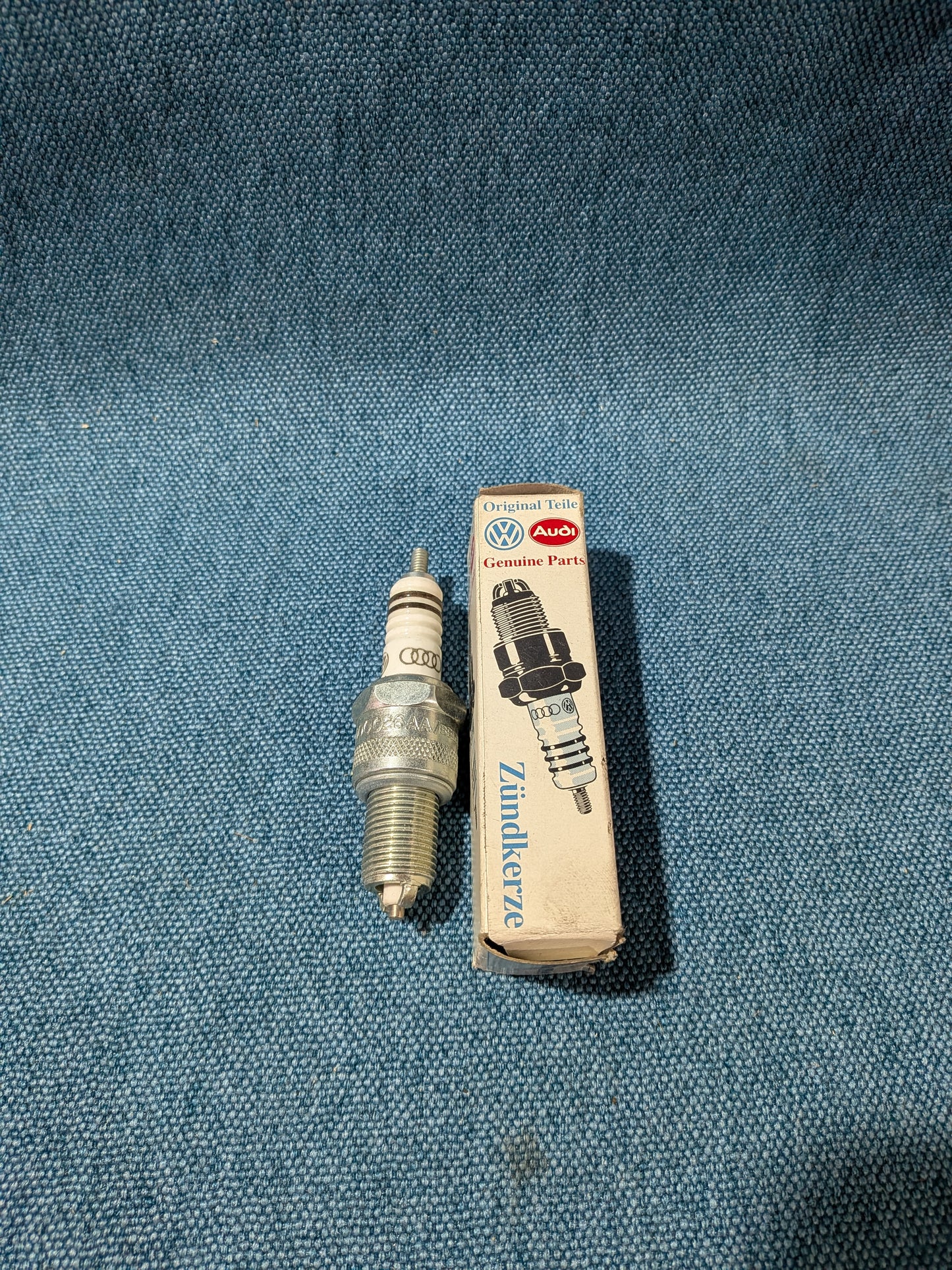 Spark Plug 101000026AA T3/T4 Bus/Golf/Jetta/1/2/3/Vento/Scirocco2/Santana/Derby/Passat/B2/B3/B4/Polo/1/86C/6N/LT1/Corrado/Caddy/14D/2 9KV/Audi 80/90/B2/B3/B4/100/200/C2/C3/C4/A6 C4 NOS A21