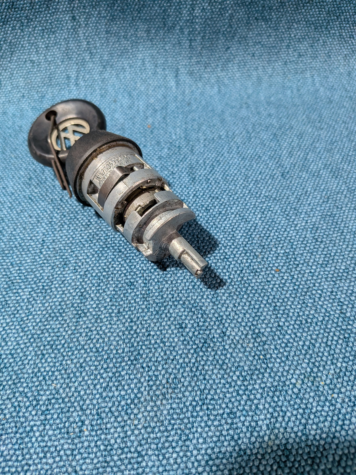 Ignition switch with one key Golf1/2/Jetta1/2/Polo1/86C/PassatB1/B2/Derby/Audi80B1/B2 191905855 Nos B6