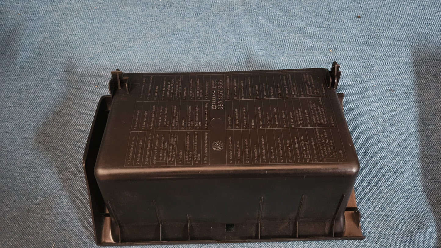 Ablagekasten/Sicherungskasten Passat B3 357857965 NOS E3