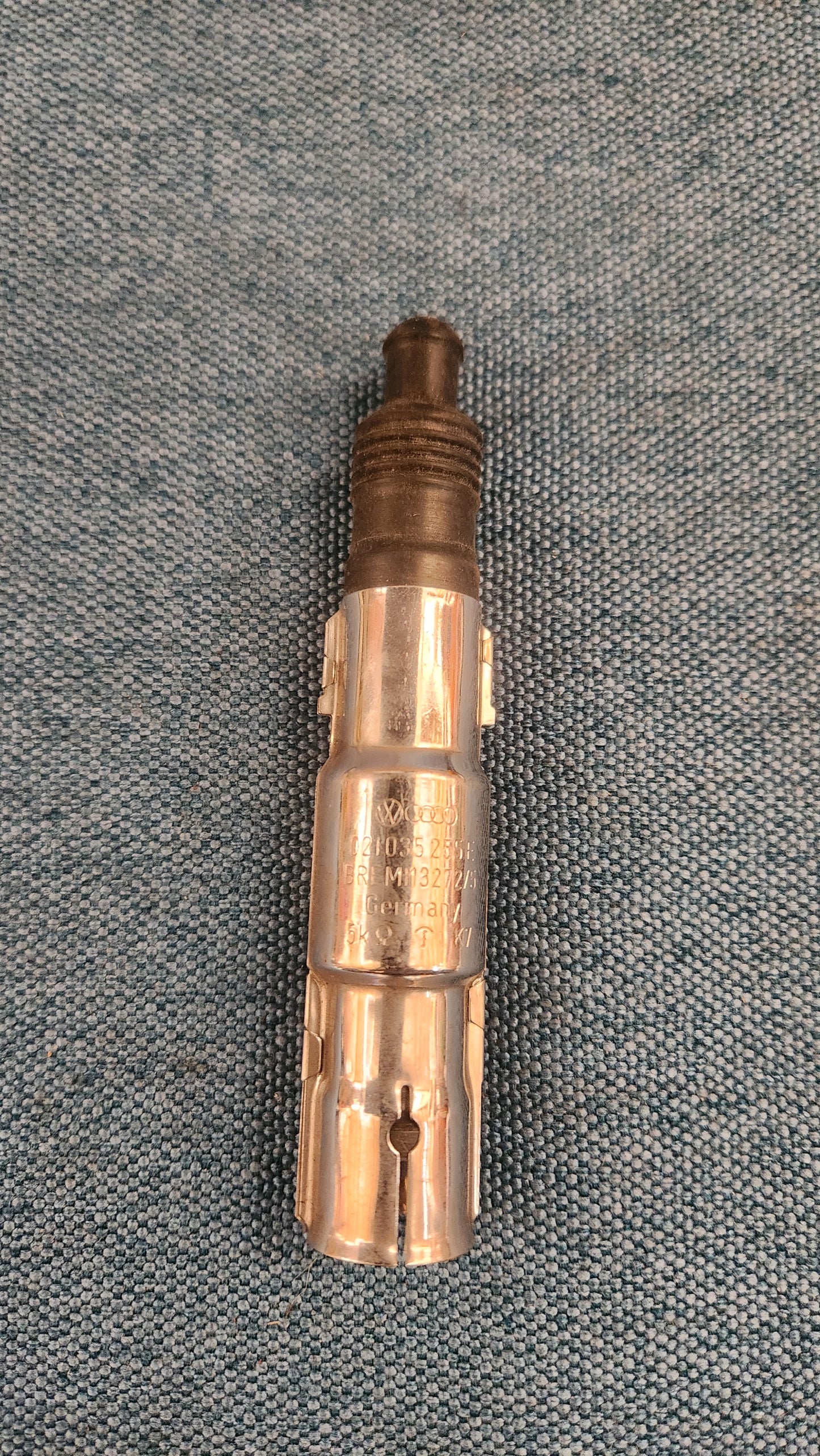 Zündkerzenstecker Golf3/Corrado/Passat35I B3/B4/Sharan/Vento/Audi A4 B5 021035255E Nos L3/J1