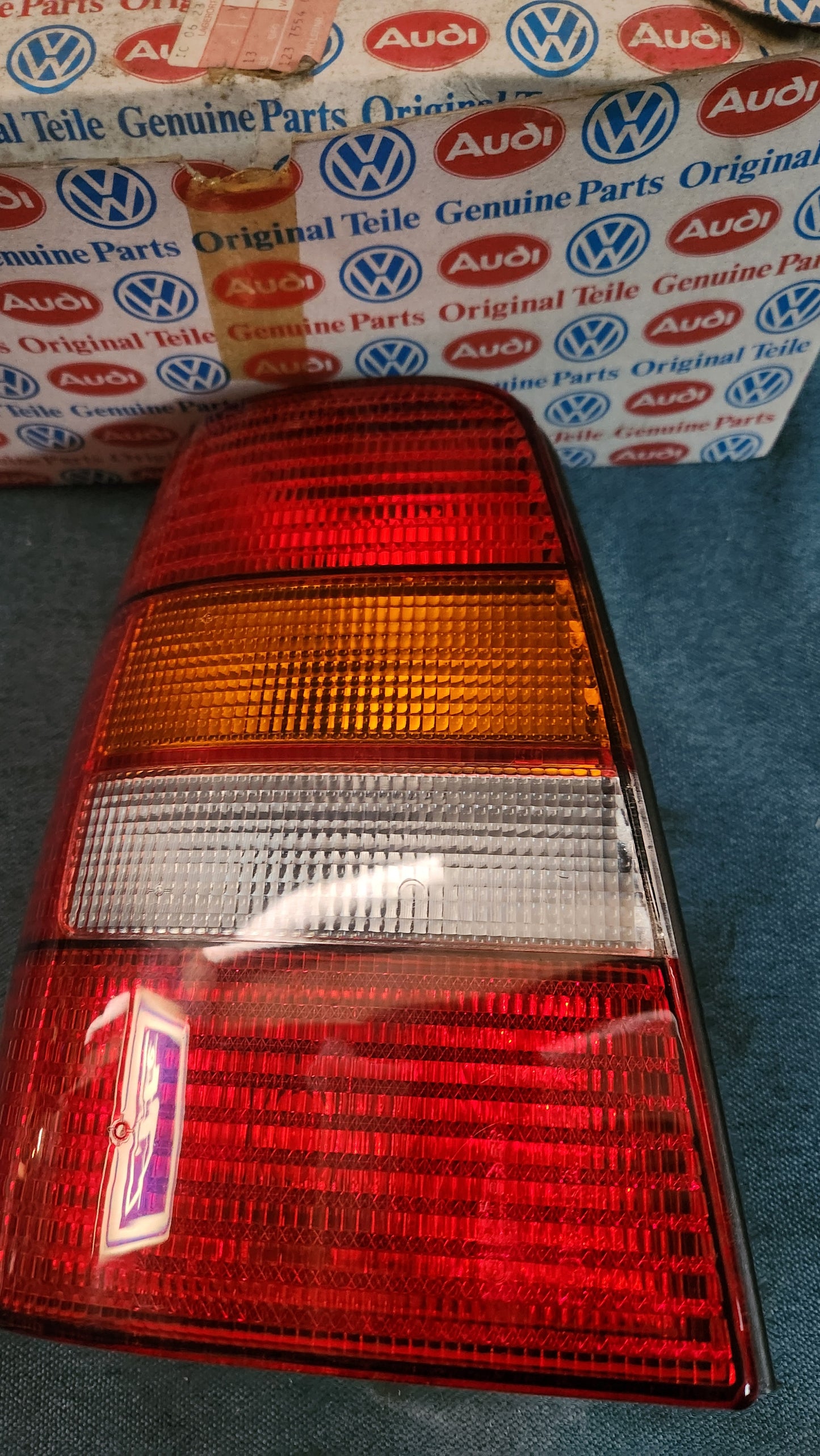 Golf 3 Kombi Rückleuchte 1H9945112 Nos G3