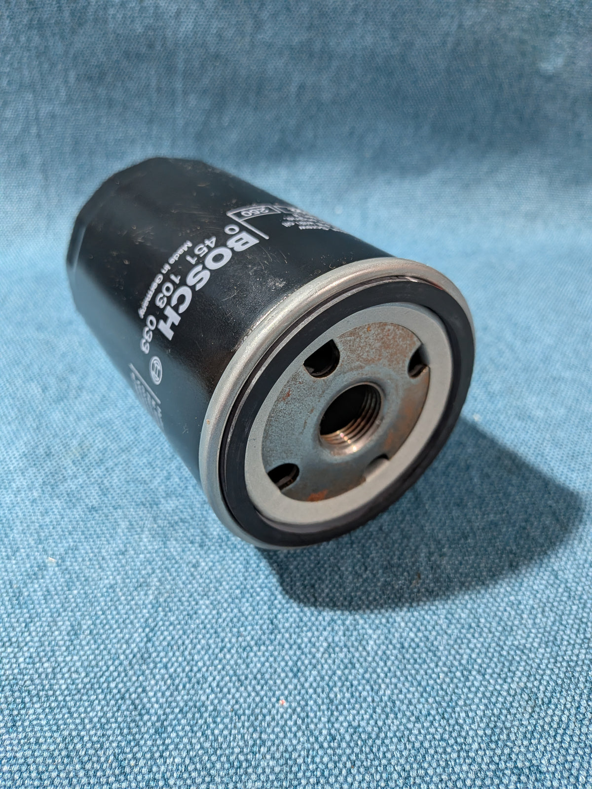 Oil Filter Bosch Caddy 14D/Derby/Golf/Jetta/1/2/3/Vento/Iltis/K70/Beetle/LT1/Passat/B1/B2/B3/B4/Polo 86C/Santana/Scirocco/1/2/T4 Bus/Wartburg/Audi 50/80/90/B1/B2/B3/B4/100/200/C1/C2/C3/C4/A6 C4/Cabriolet/Quattro/Coupe 0451103033 NOS/New F4