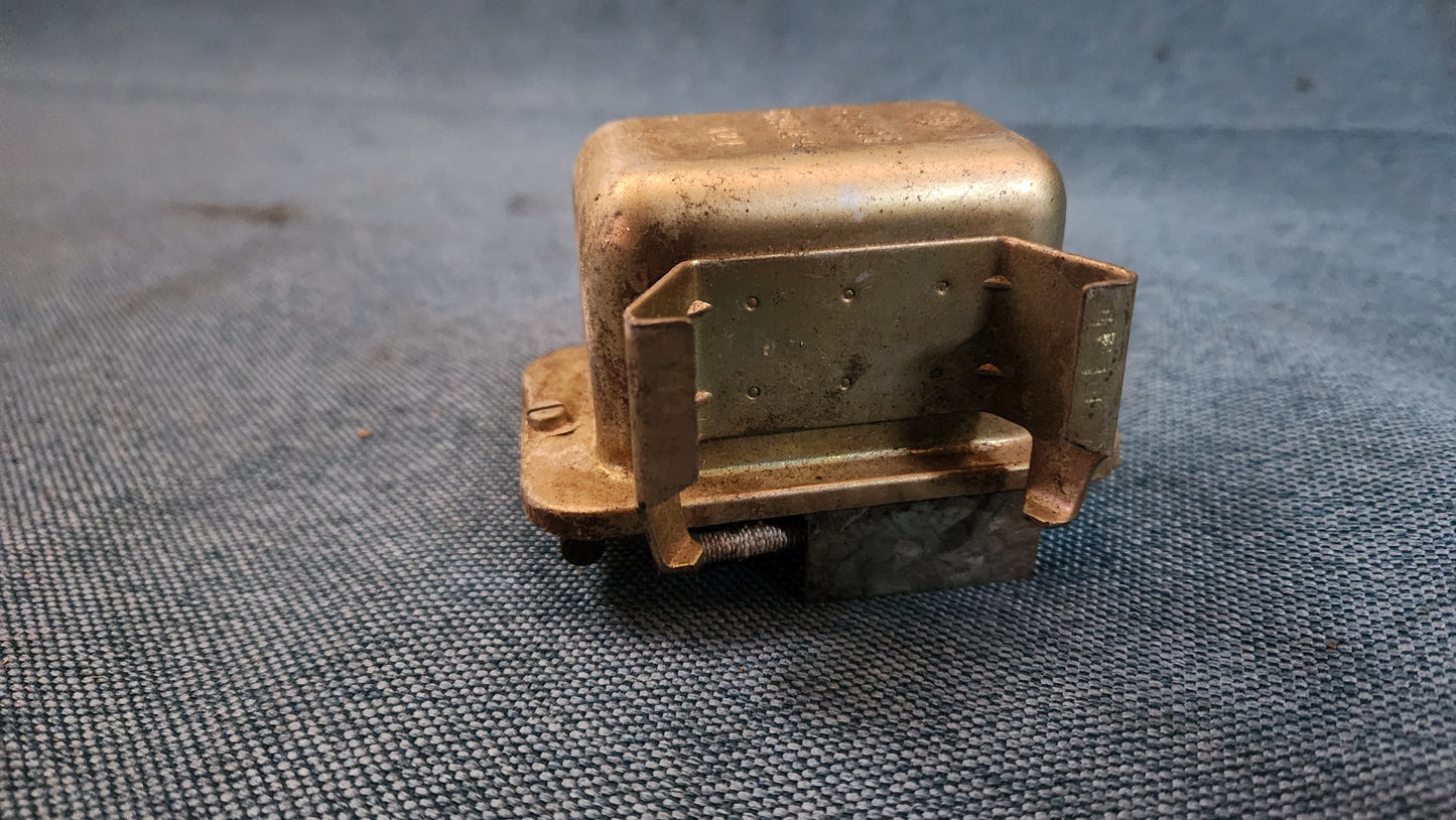 Femsa GR012-4 Lichtmaschinenregler Citroen DS GSA