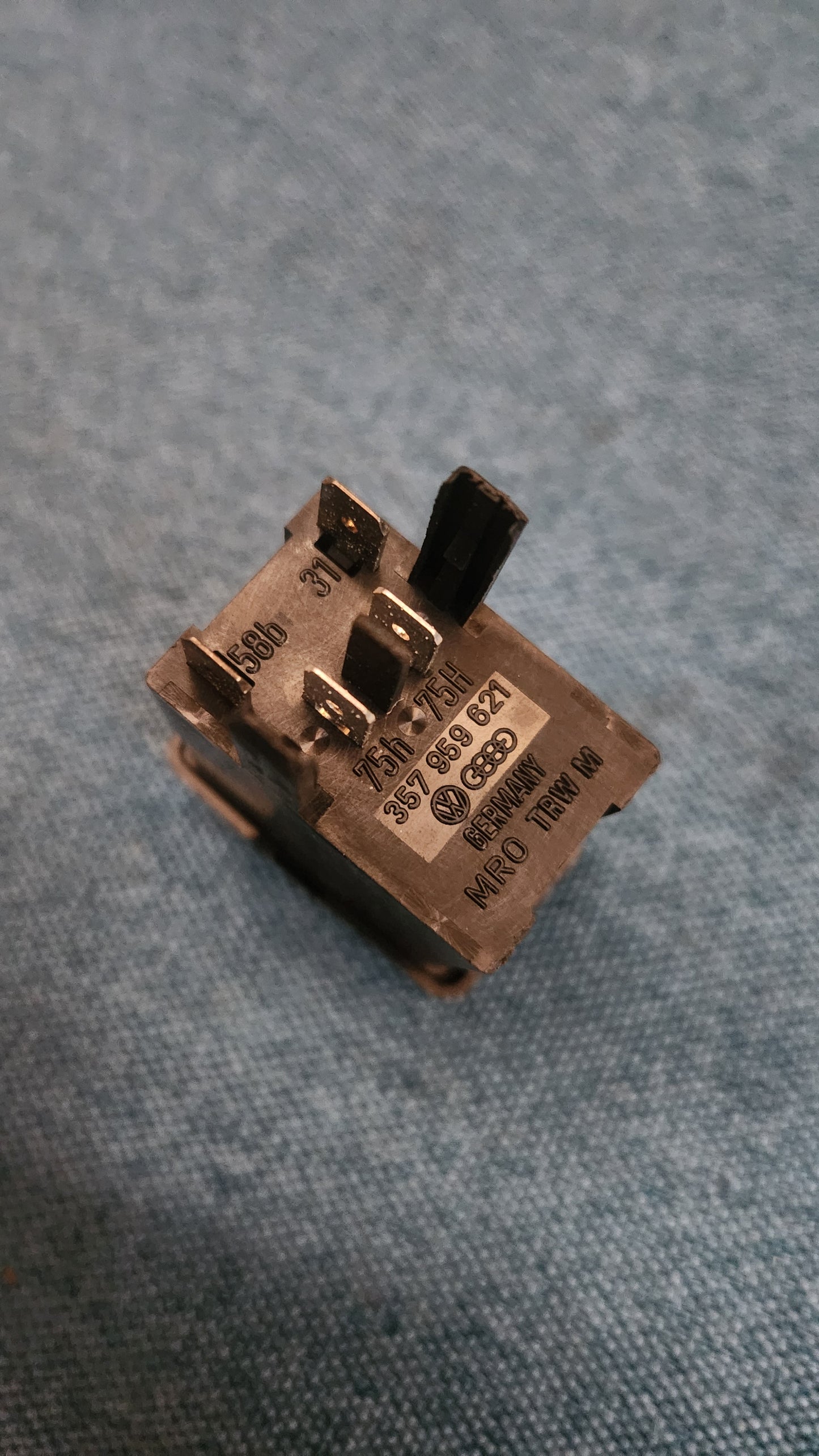 Schalter für Heckscheibenheizung Passat B3 357959621 Nos K7