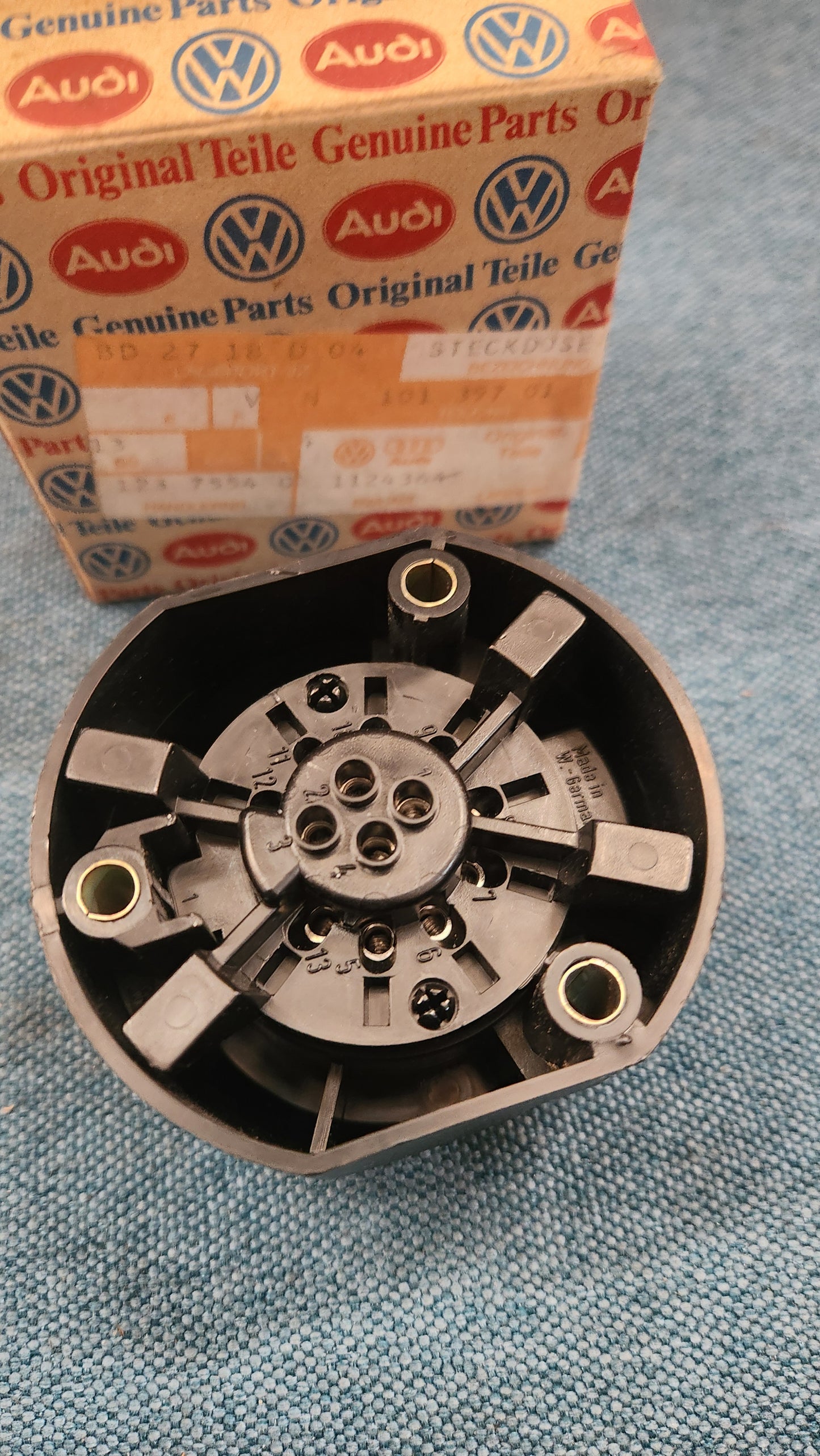 AHK Steckdose 13 Polig N10139701 Nos J5