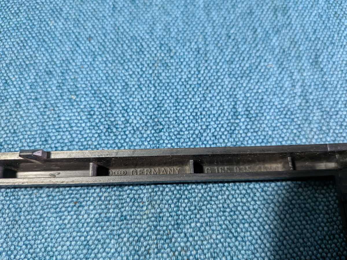 Radio bezel Gamma Golf/Jetta/1/2/Caddy14D/Corrado 165035464A Used C8