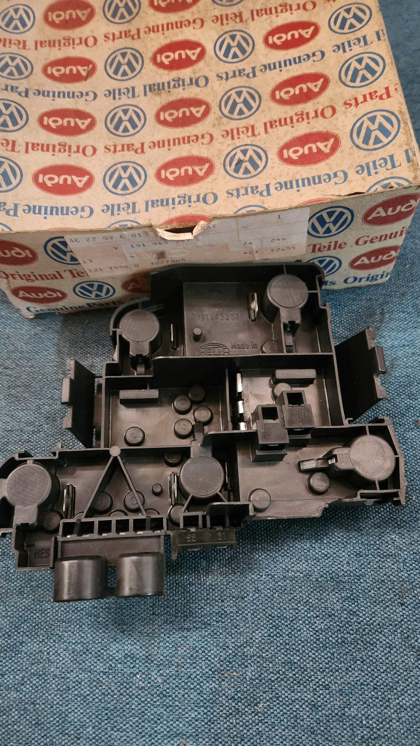 Golf 2 Lampenträger Rückleuchte 191945257 Nos F8