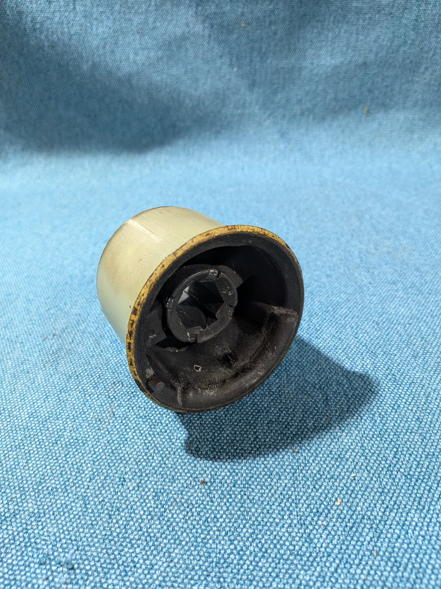 Wishbone bushing front/rear Lemförder Polo 9N/Touran 1T1/Golf/5/Plus/Caddy3/Passat/B6/B7/Fox/EOS/Tiguan/Sharan/Scirocco3/Audi A3 8P/Q3 6Q0407183A NOS/New A26