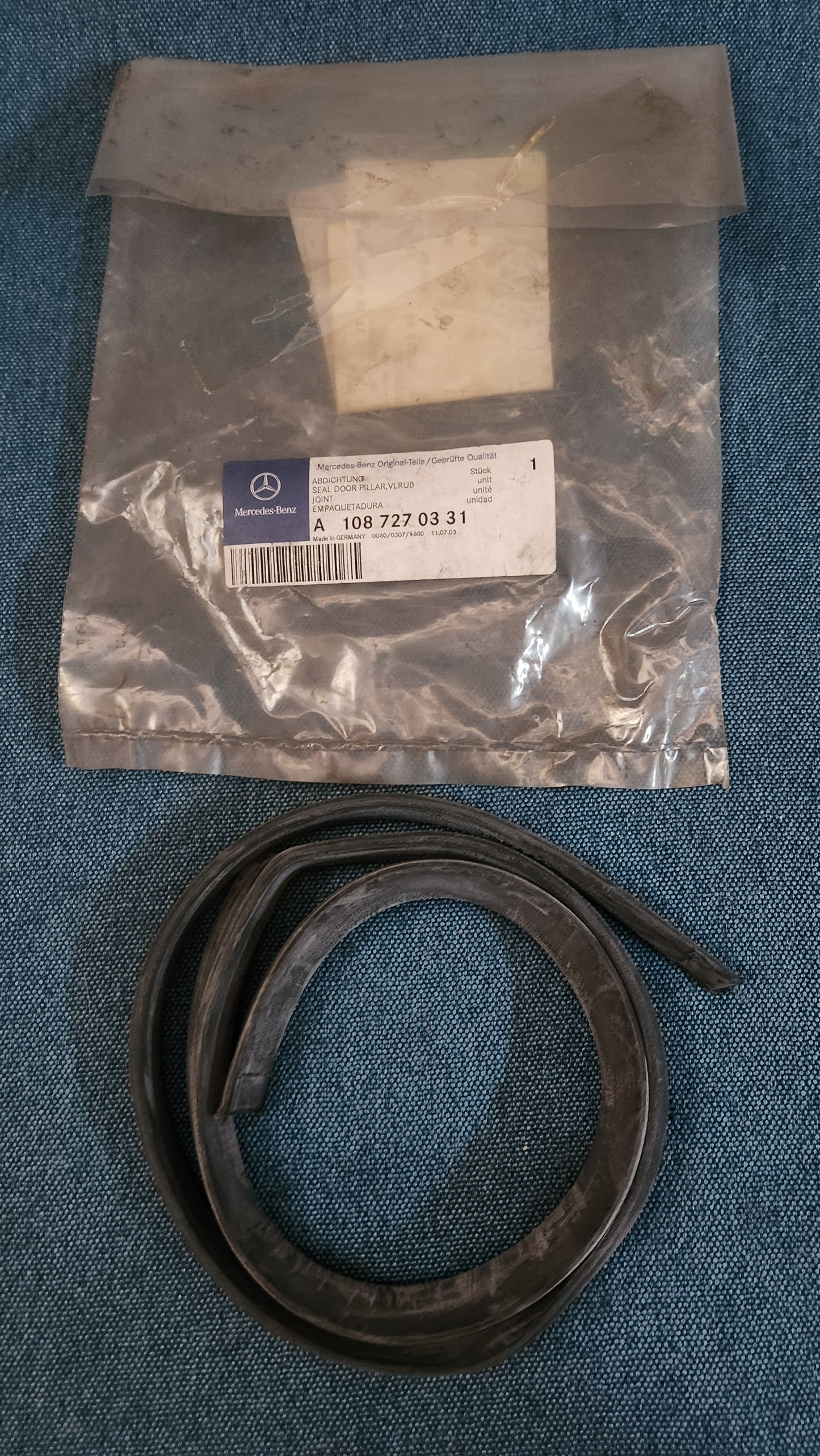 Front left B-pillar seal Mercedes W108/109 A1087270331 New Old Stock M5