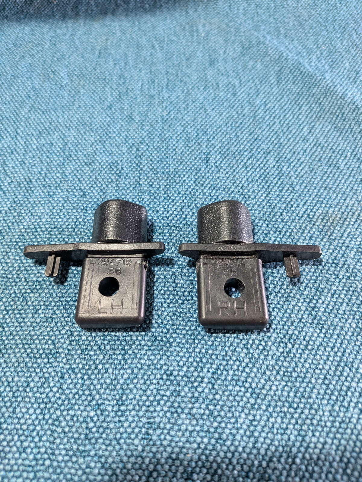 Rastzapfen Kofferraumabdeckung Schwarz Audi/A6/S6/C5 4B0863662 4PK B15