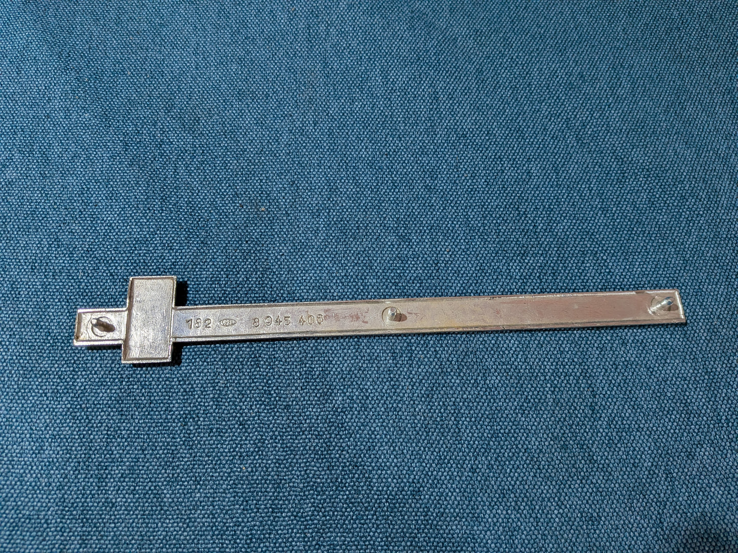 Opel Commodore 6 Emblem Armaturenbrett 8945406 Gebraucht A15