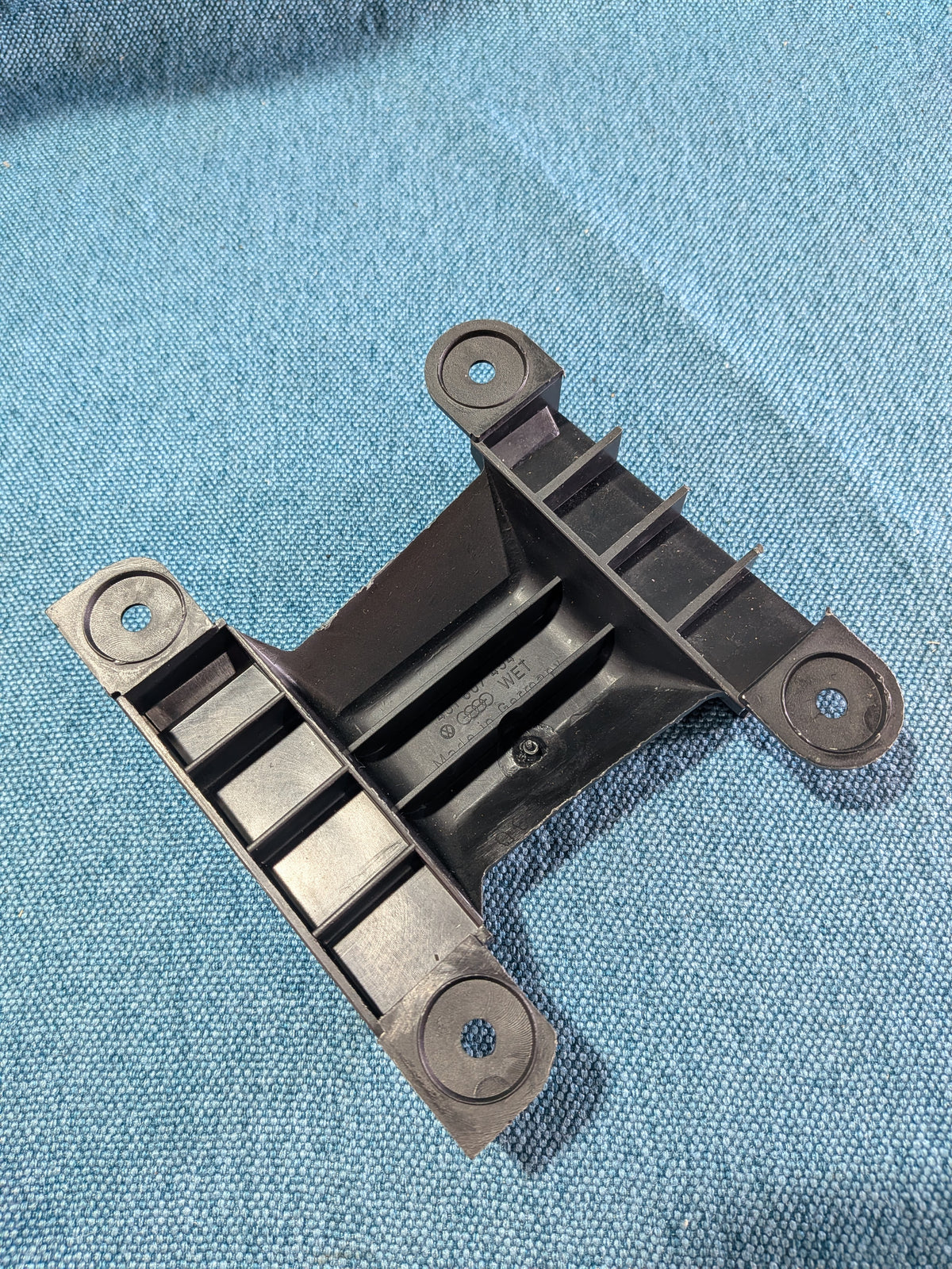 Schubkonsole / Halter Stousstang hannen riets Audi/100/200/C2 431807545 NOS B16