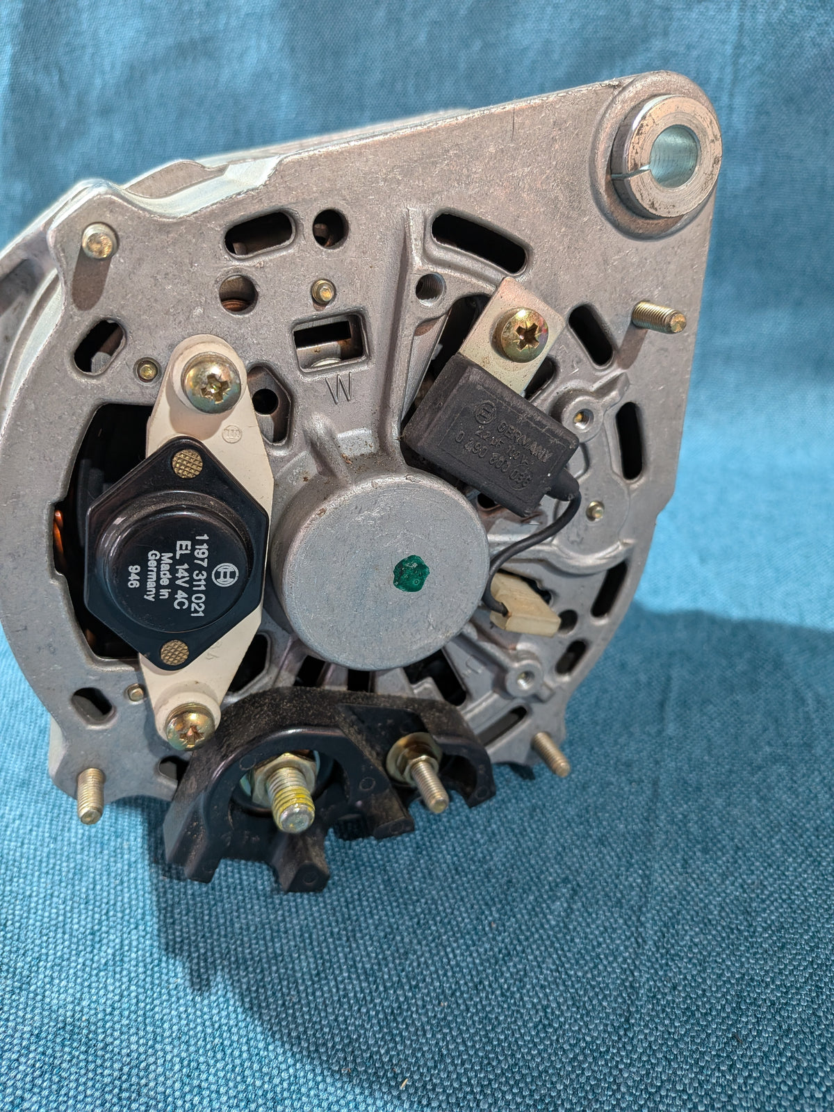 Alternator 16V GTI/G60/Quattro Golf/Jetta/Scirocco/2/Corrado/Passat B3/Audi 80/90/B3/B4/100/200/C3/C4/Cabriolet/Coupe/Quattro 051903015B NOS A17