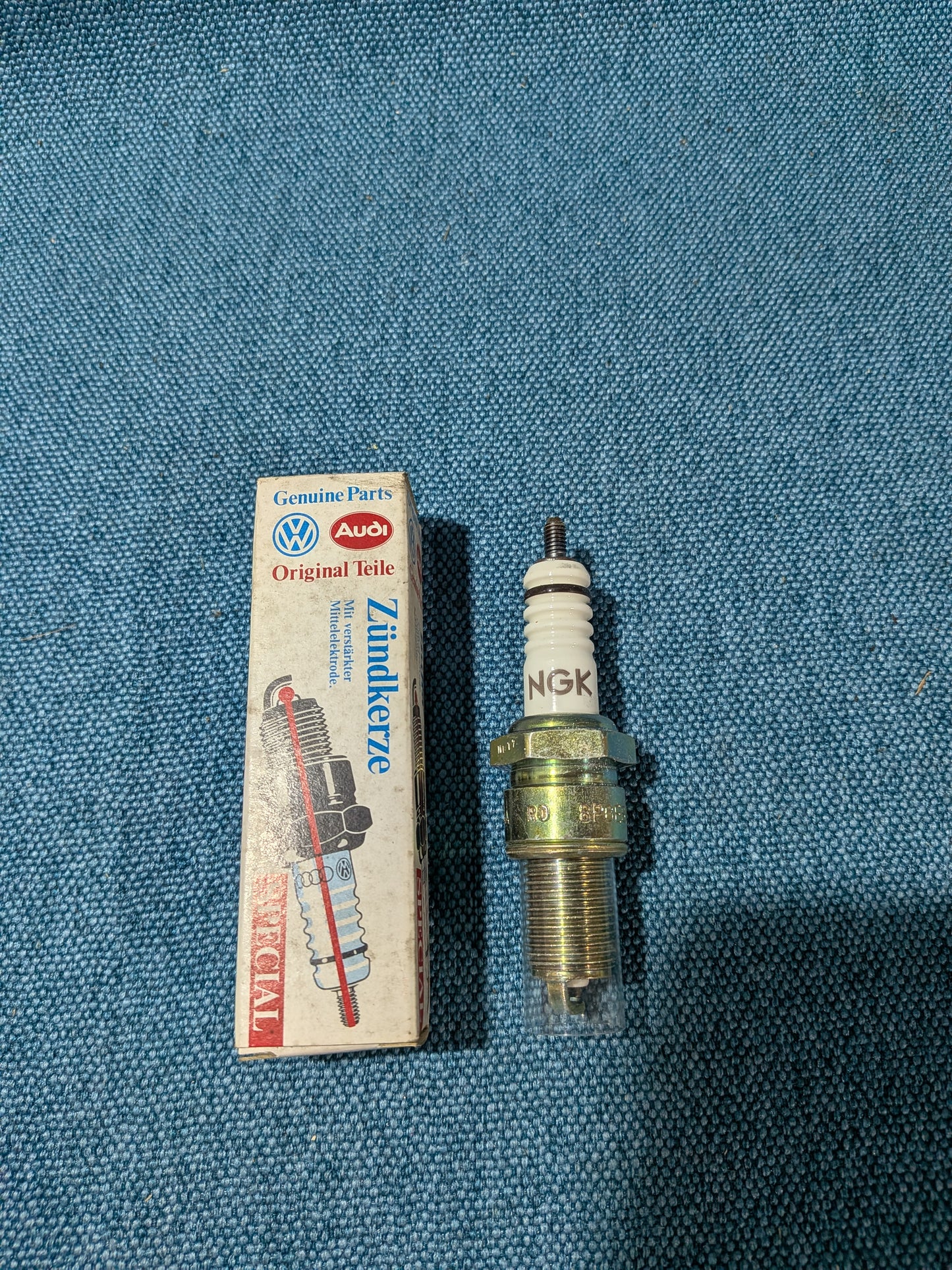 Zündkerze 101000034AA Iltis/Golf/Jetta/Scirocco/1/2/K70/Santana/LT1/Derby/Passat/B1/B2/B3/B4/Polo/86C/6N/T3/T4 Bus/Golf3/Vento/Sharan/Corrado/Caddy/1/2/9Kv/Audi 80/90/B1/B2/B3/B4/100/200/C1/C2/C3/C4/A6 C4 NOS A21