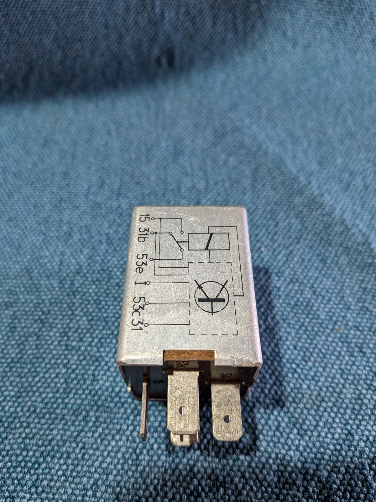 Scheibenwischer Relais 229 Caddy 2 9KV/Golf/Jetta/1/2/3/Vento/LT1/Lupo/Passat/B1/B2/B3/B4/Polo/86C/6N/Sharan/T3/T4 Bus/Porsche/928/924/944/968/Audi/80/90/B1/B2/B3/B4/100/200/C2/C3/C4/A4 B5/A6 C4/A8 D2 431955531 Gebraucht B16