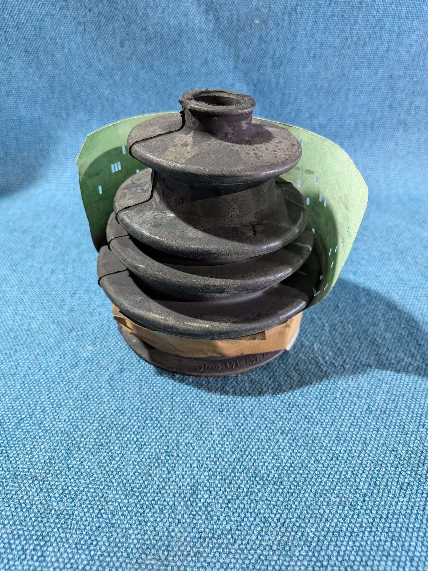 Boot for drive shaft Derby/Polo/1/86C/Golf/Jetta/1/Scirocco1/Passat B1/Caddy 14D/Audi 50/80 B1 171407285A NOS B4