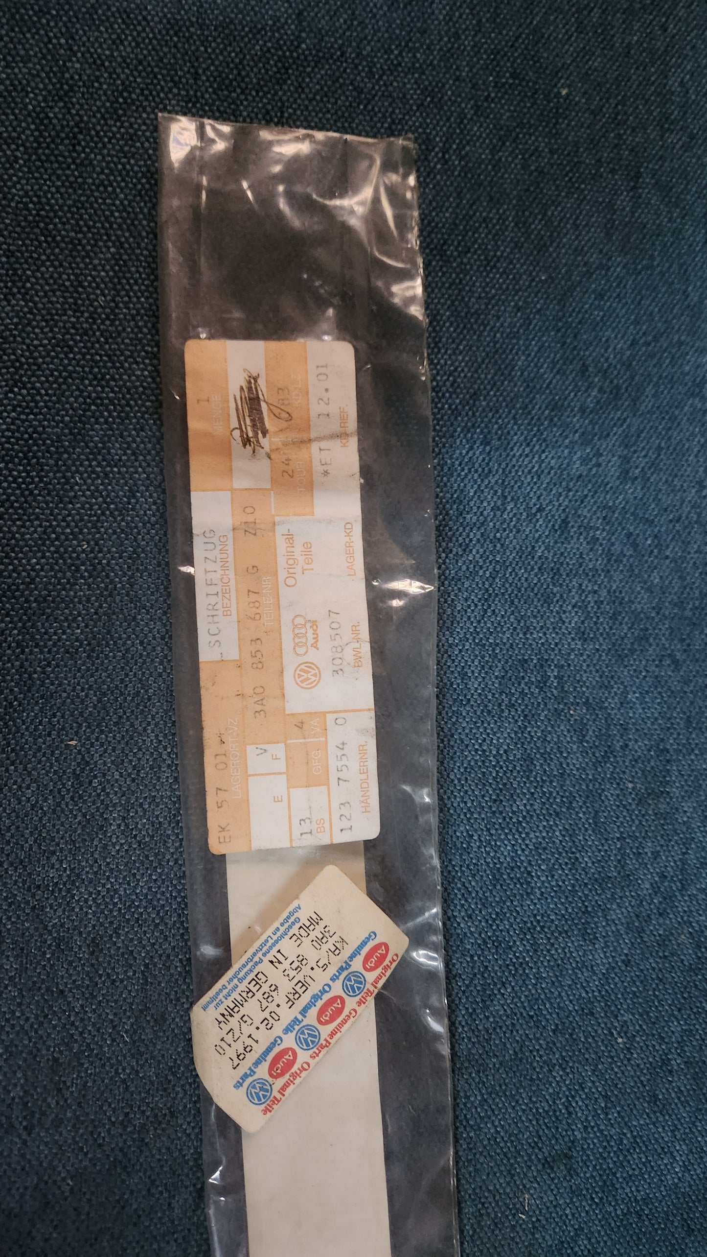 Passat B3/B4 35I Schriftzug 3A0853687G Nos G3